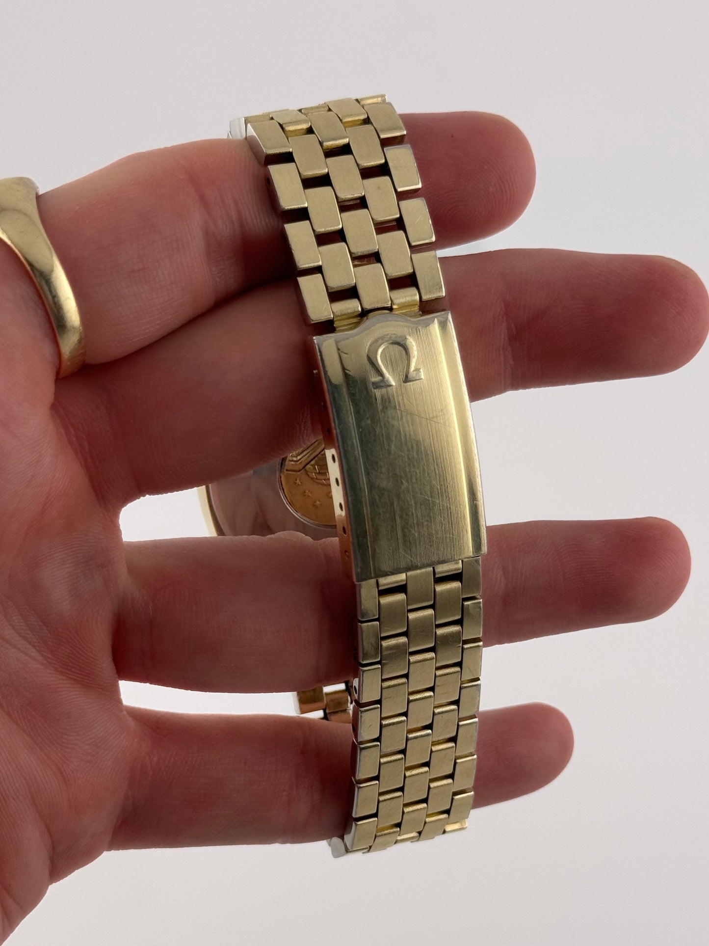Omega Constellation Chronometer Automatic Date 168.017 - Box and Papers