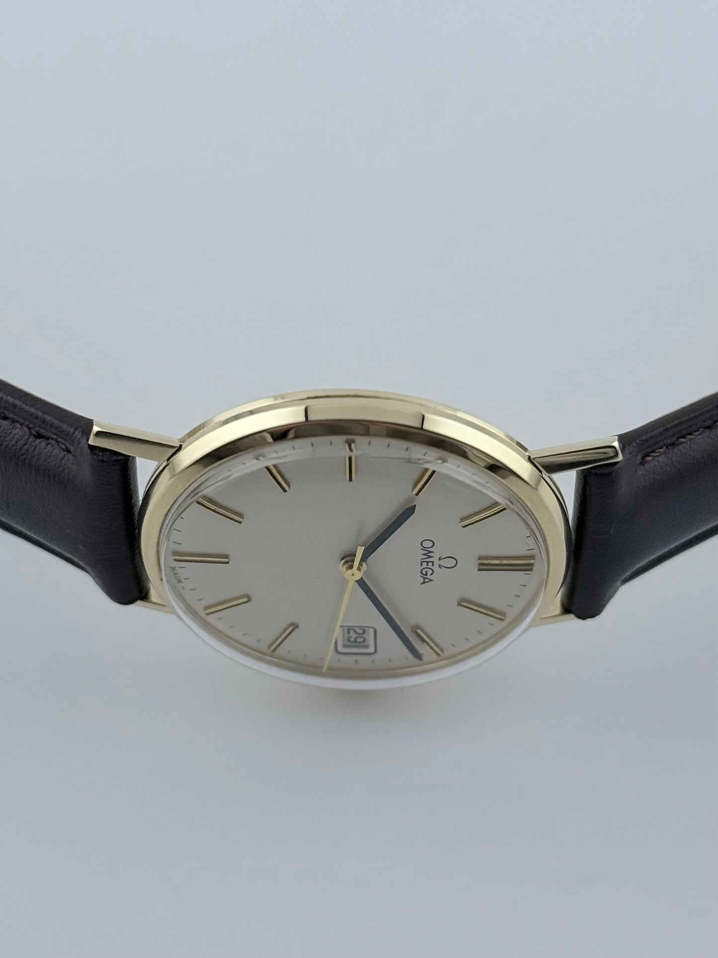 Omega Geneve Manual Wind 9ct Gold - 132.5017 - Original Box and Papers