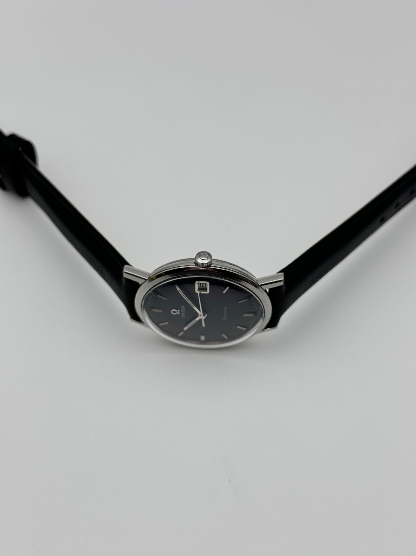 Omega Geneve Manual Wind Date - 132.019 - Rare Blue Dial Variant