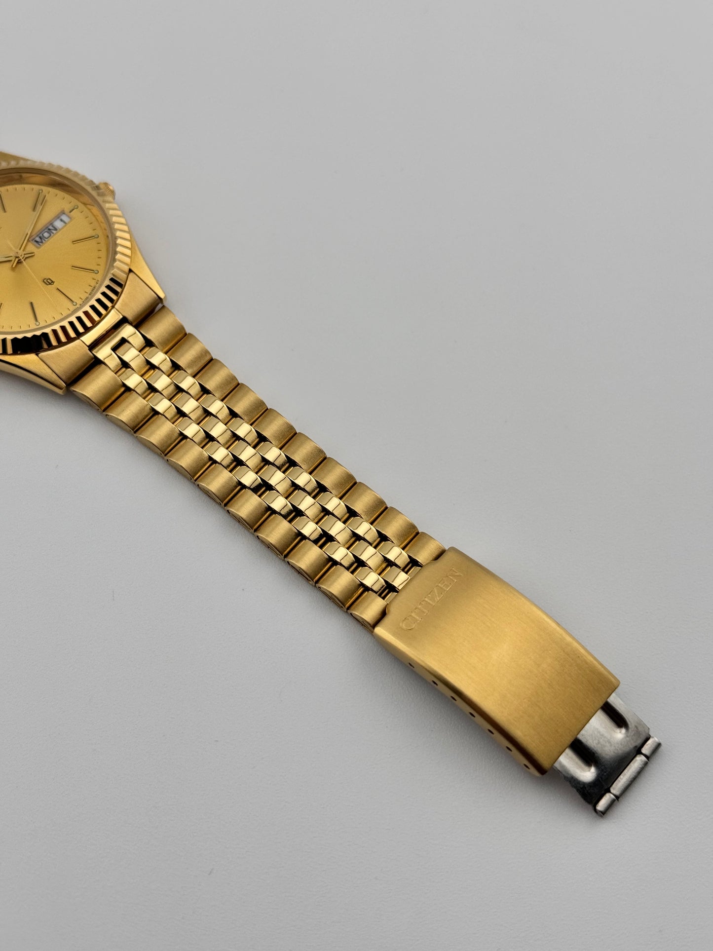 Citizen CQ Quartz Day-Date - 6100 - NOS - Box and Papers