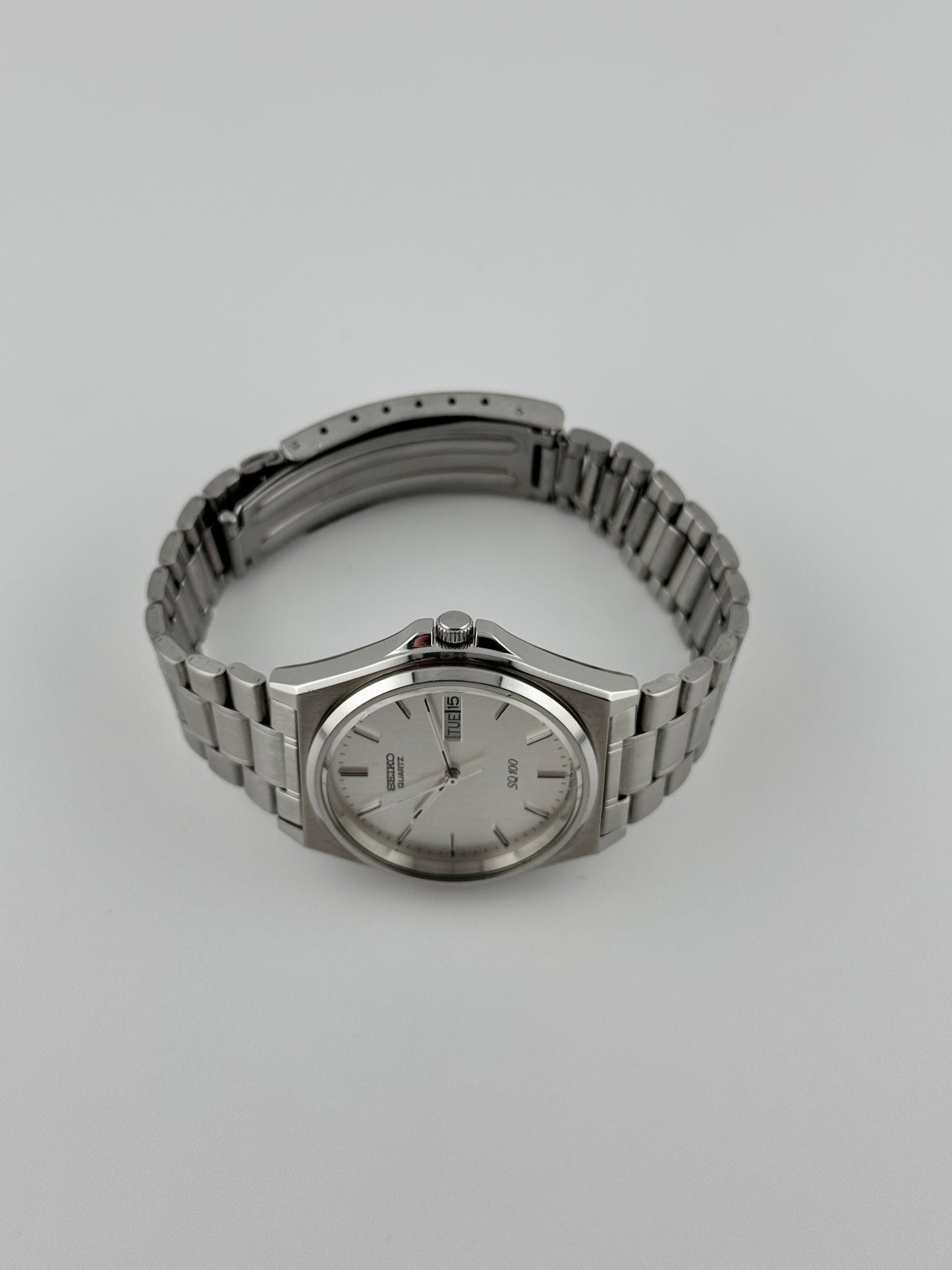 Seiko SQ100 Quartz Day-Date - 5H23-8010