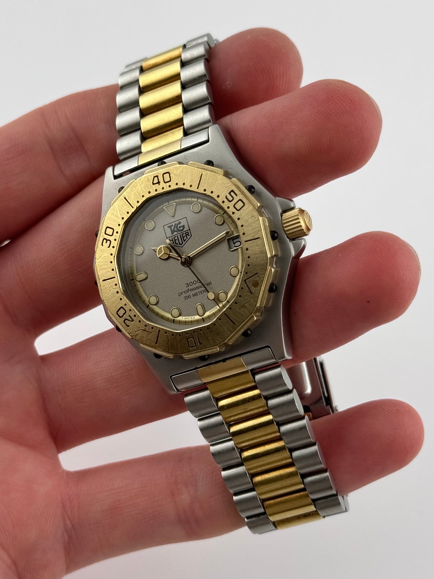 Tag Heuer Professional 3000 Quartz Date - 934.213