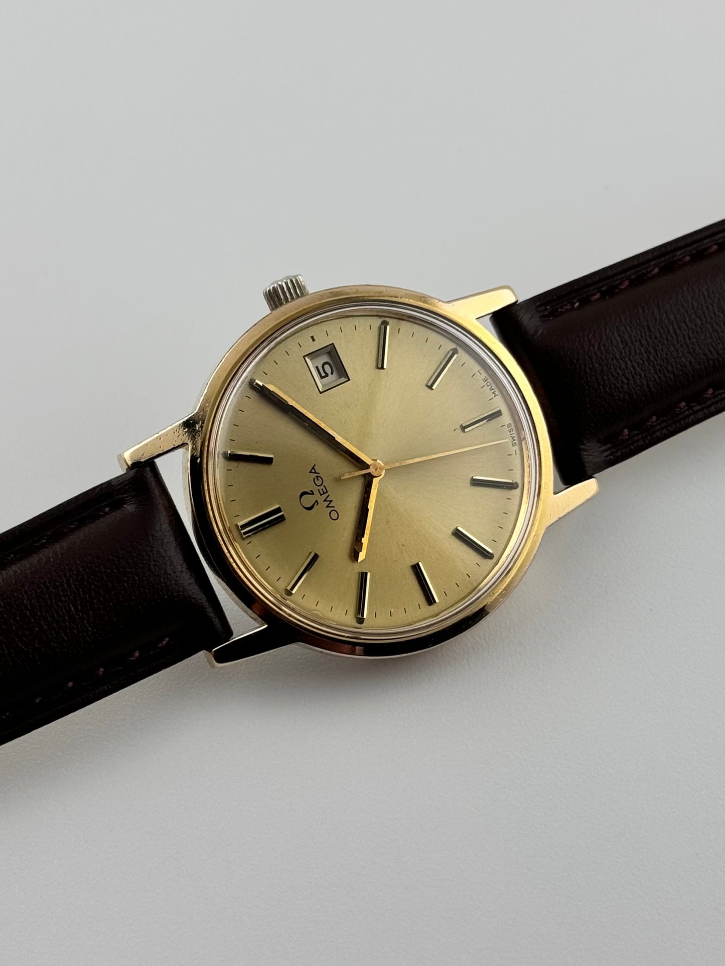 Omega Date Manual Wind - 136.0104