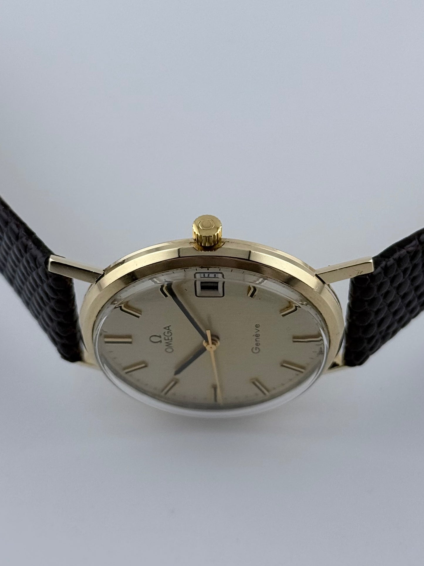 Omega Geneve Date Manual Wind - 132.5017 - 9ct Solid Gold - with Papers