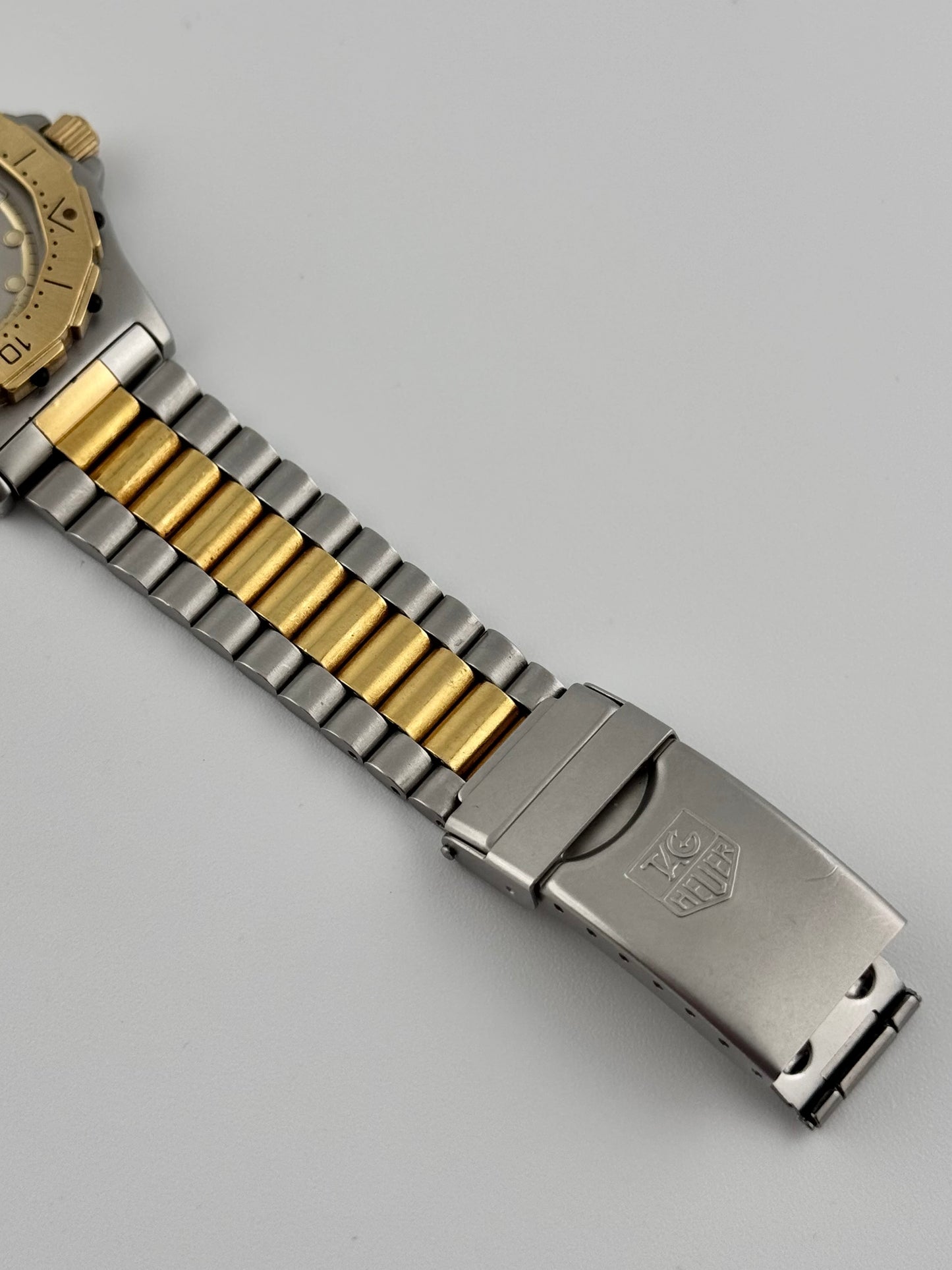 Tag Heuer Professional 3000 Quartz Date - 934.213