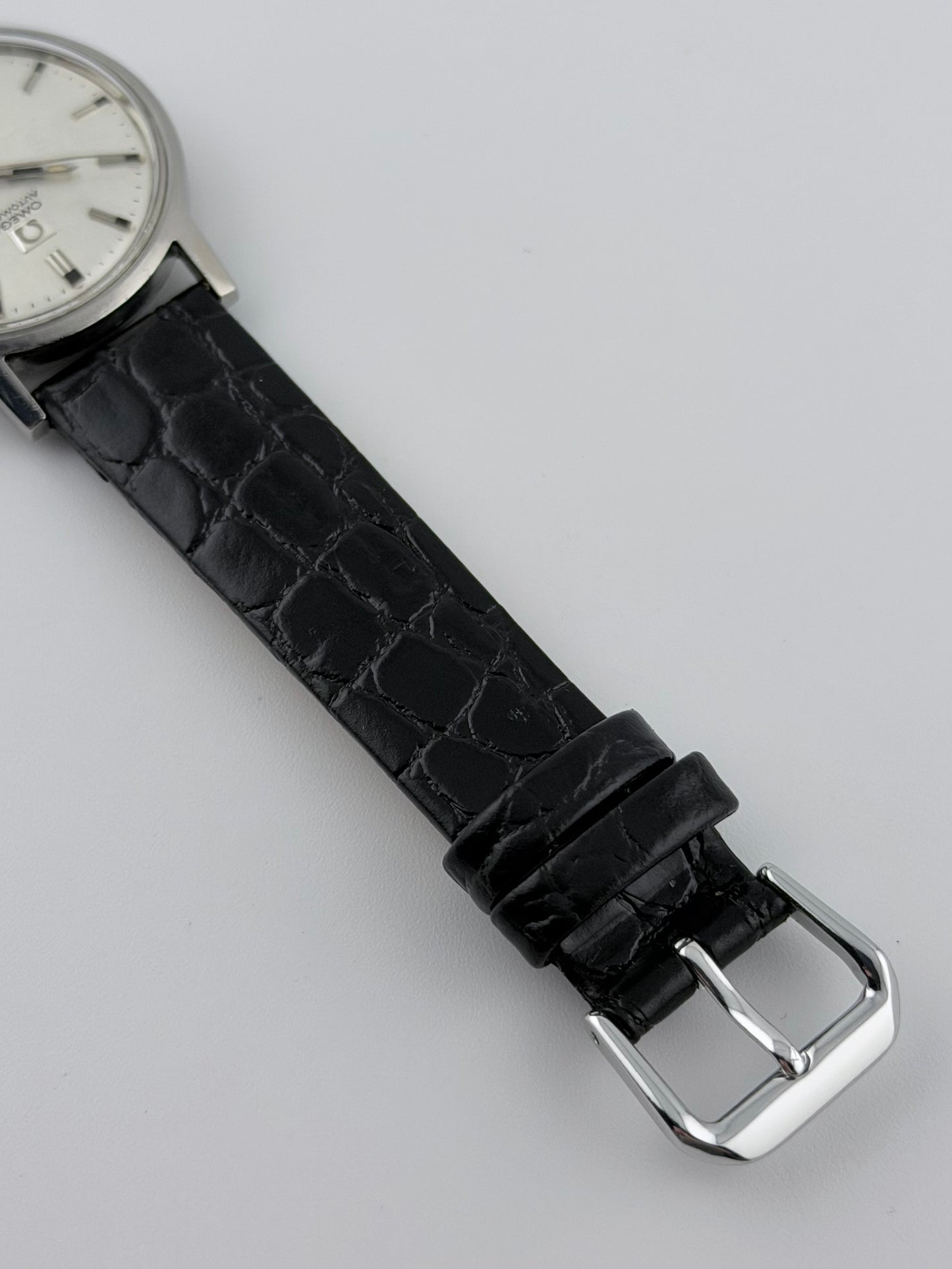 Omega Geneve Automatic Date 166.070 - Rare Shantung Dial