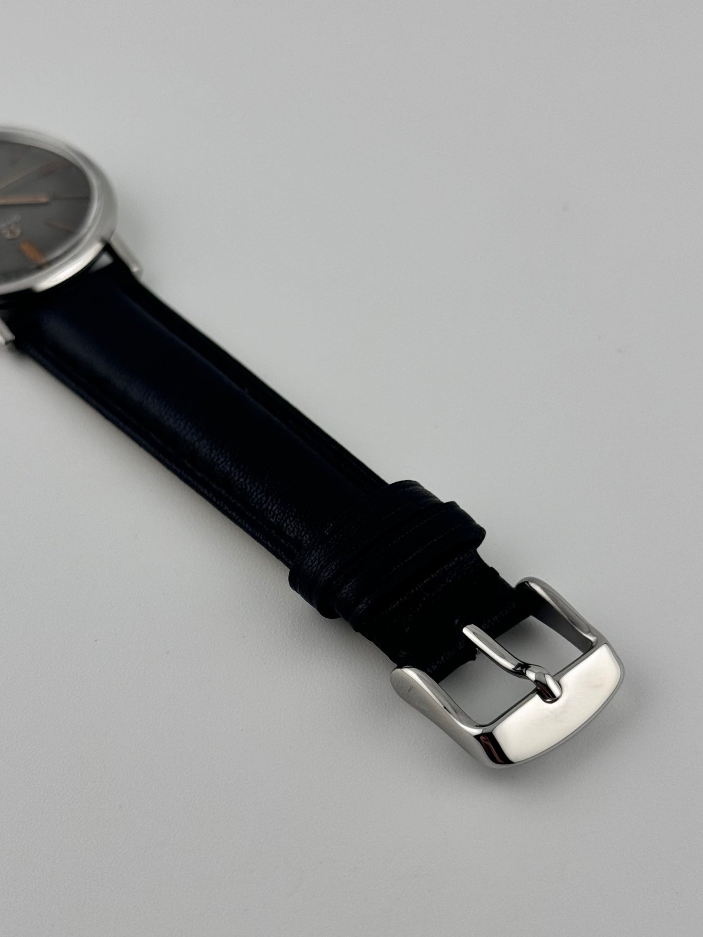 Omega Geneve Manual Date 132.019 - Grey Linen Dial