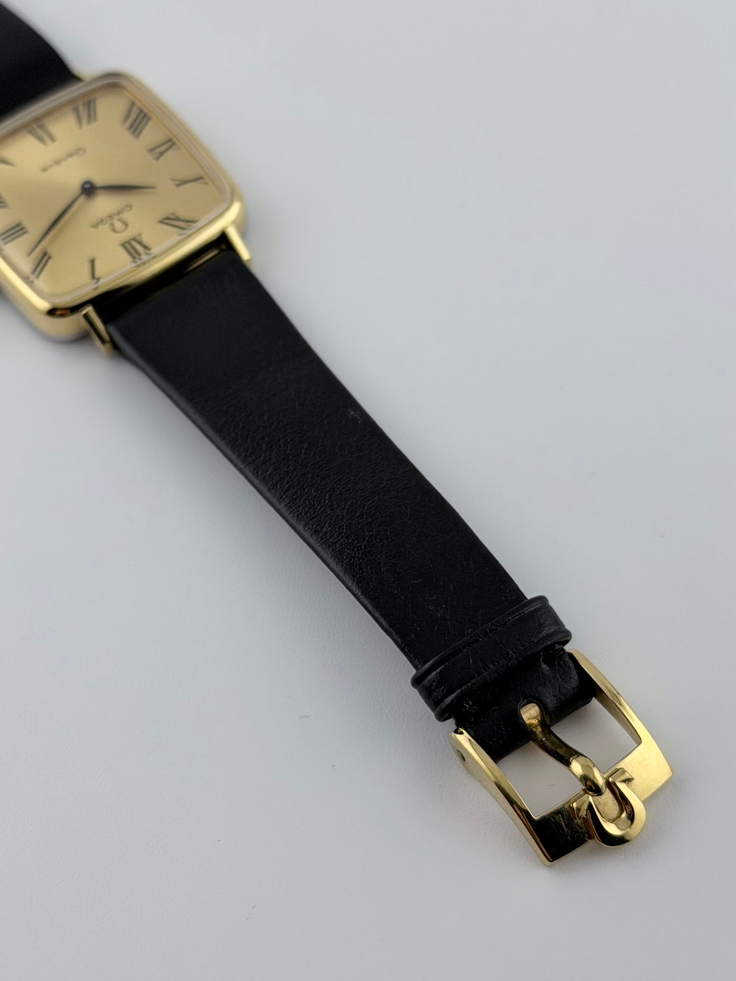 Omega Geneve Tank Manual Wind 511.415 - Original strap and buckle.