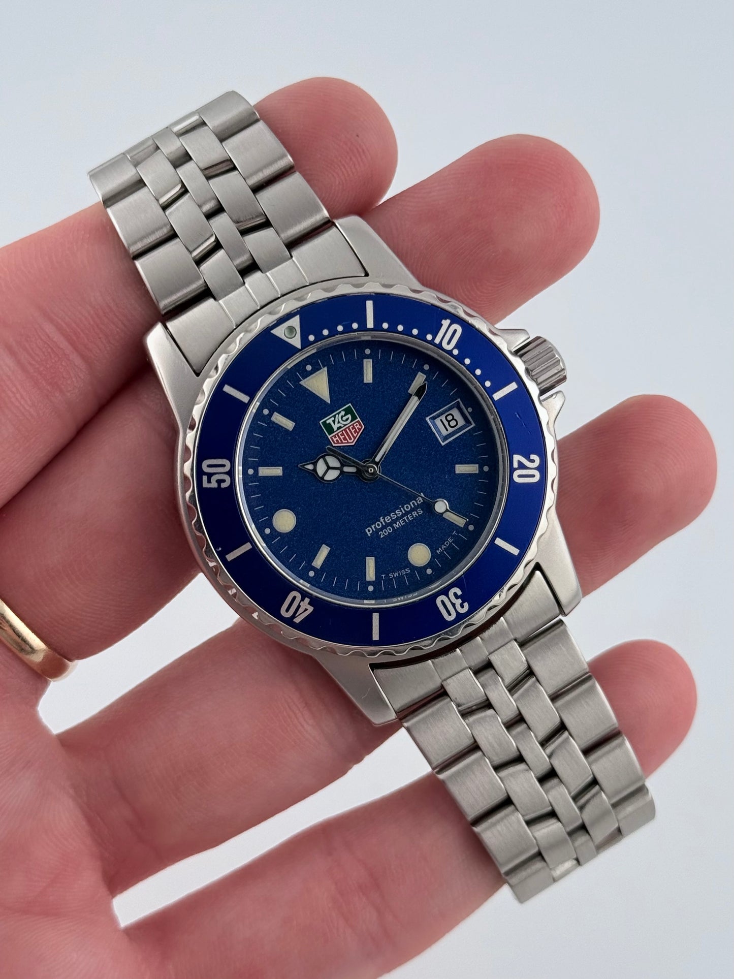 Tag Heuer Professional 200 Quartz Date - WD1214-G-20