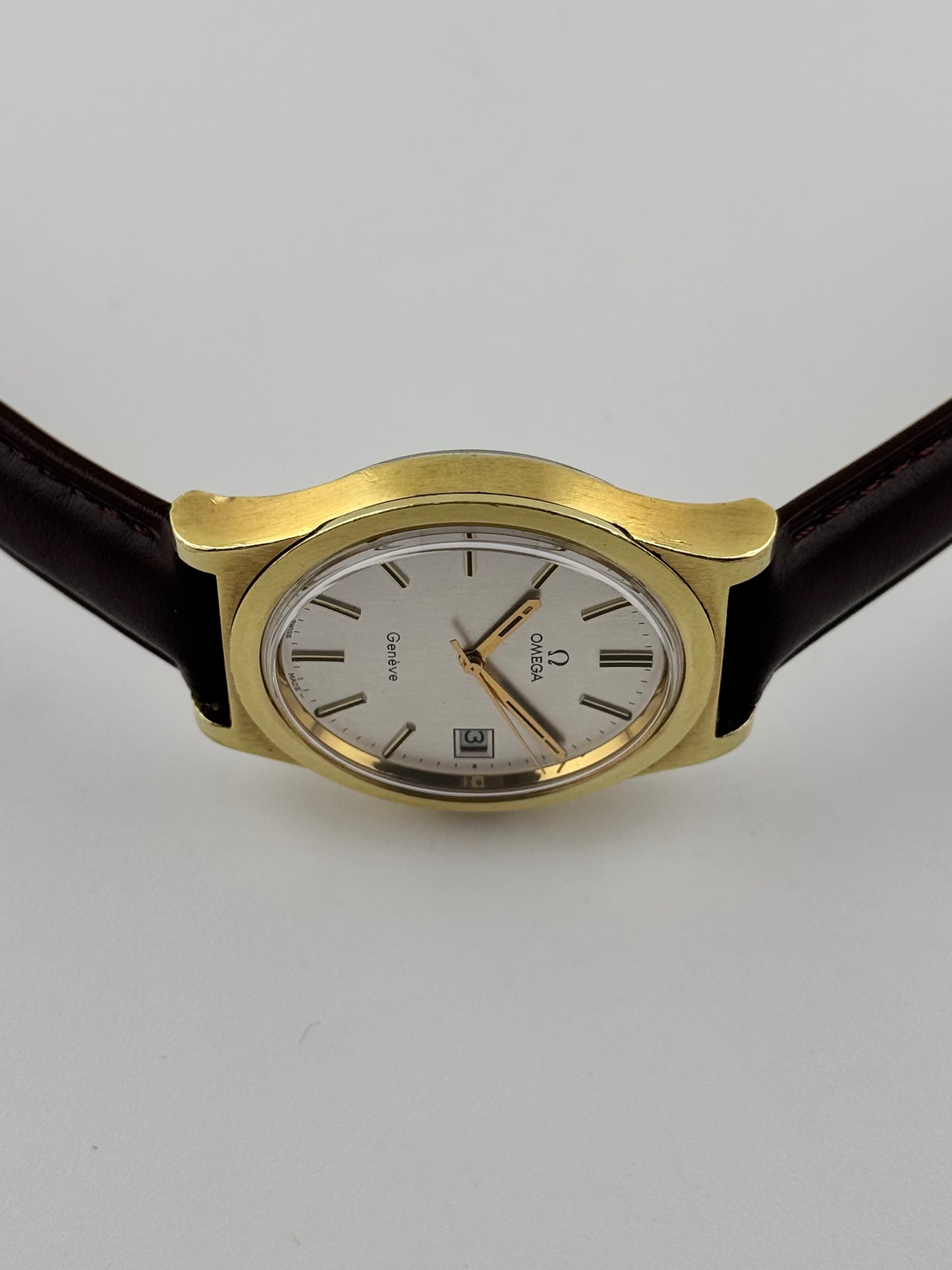 Omega Geneve Date Manual Wind - 136.0102