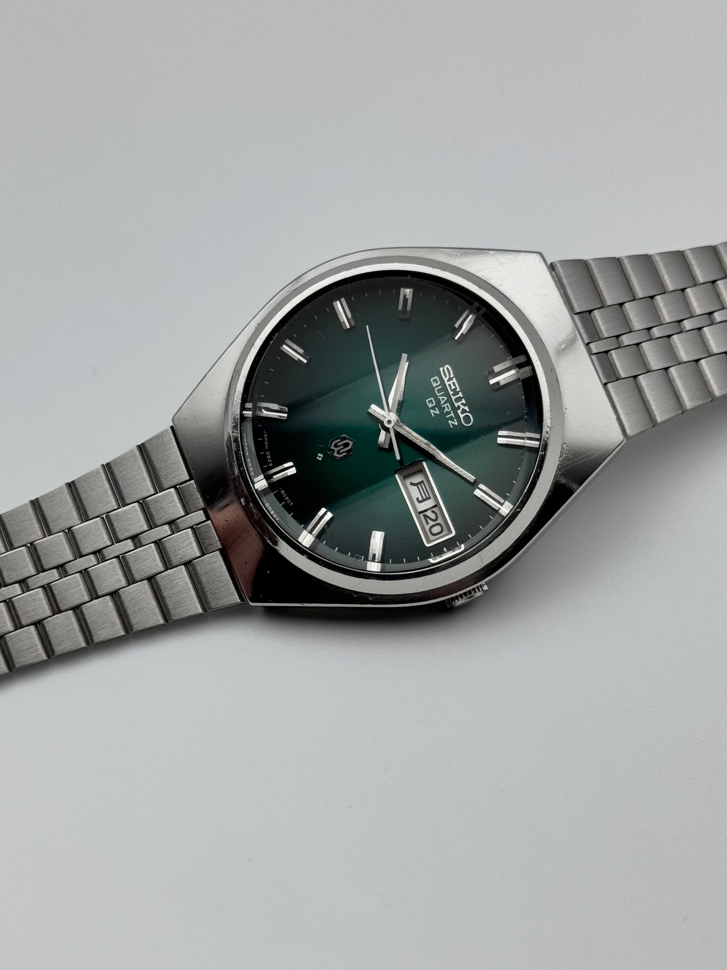 Seiko QZ Quartz JDM - 0923-8020 - Green Dial - Faceted Crystal
