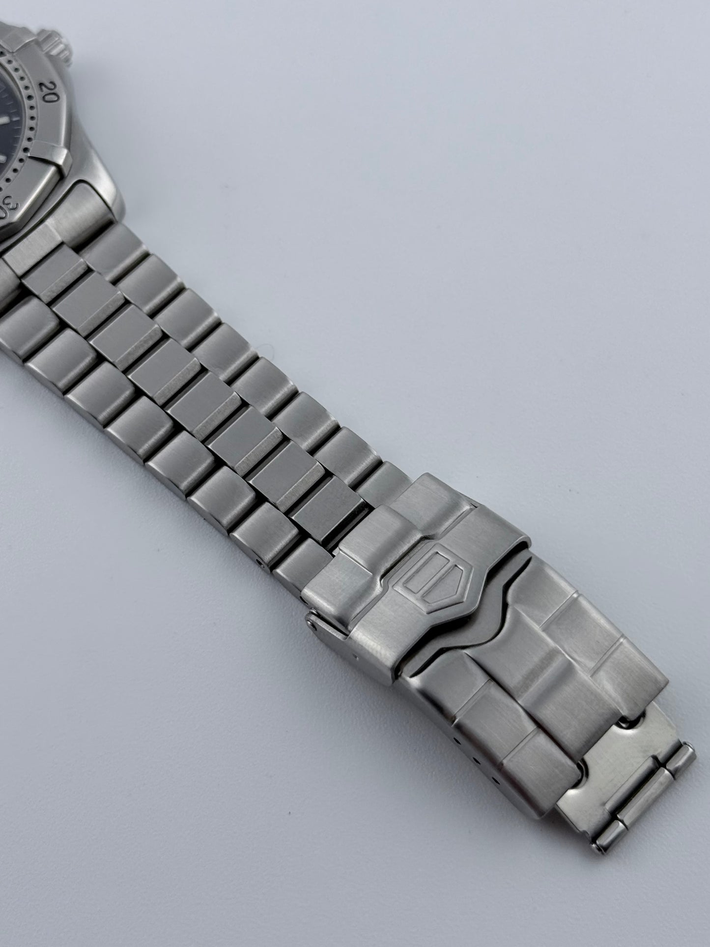 Tag Heuer Professional 200m Quartz Date - WK1110-0