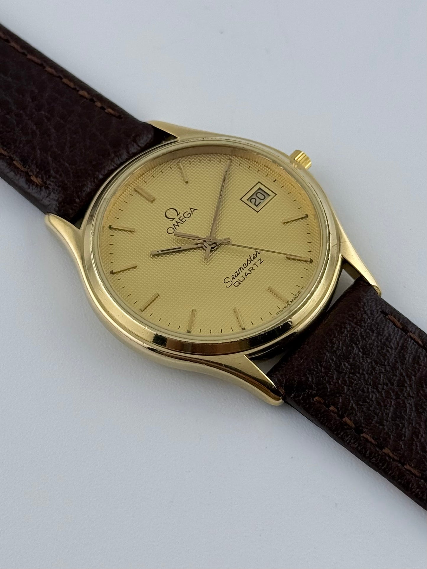 Omega Seamaster Quartz Date 196.0251 - Hobnail Dial