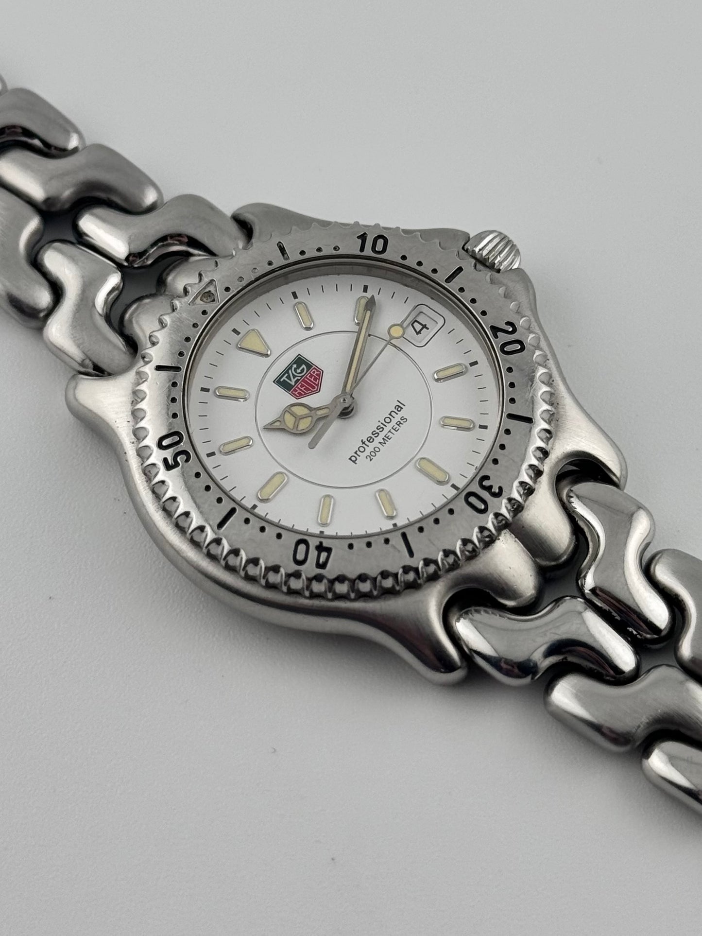 Tag Heuer Professional 200 Quartz Date - WG1112