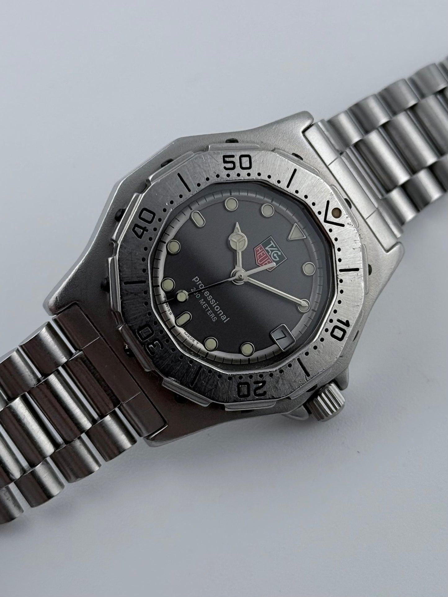 Tag Heuer Professional 200m Quartz Date - 932.213
