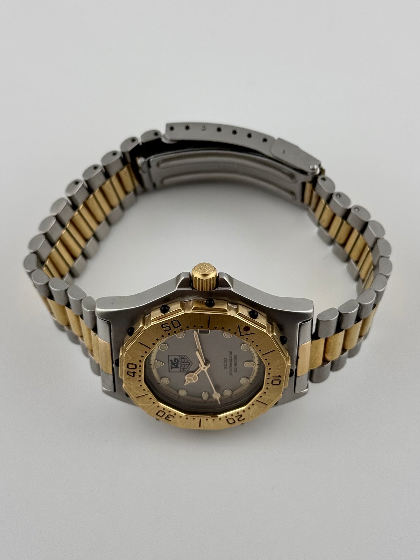 Tag Heuer Professional 3000 Quartz Date - 934.213