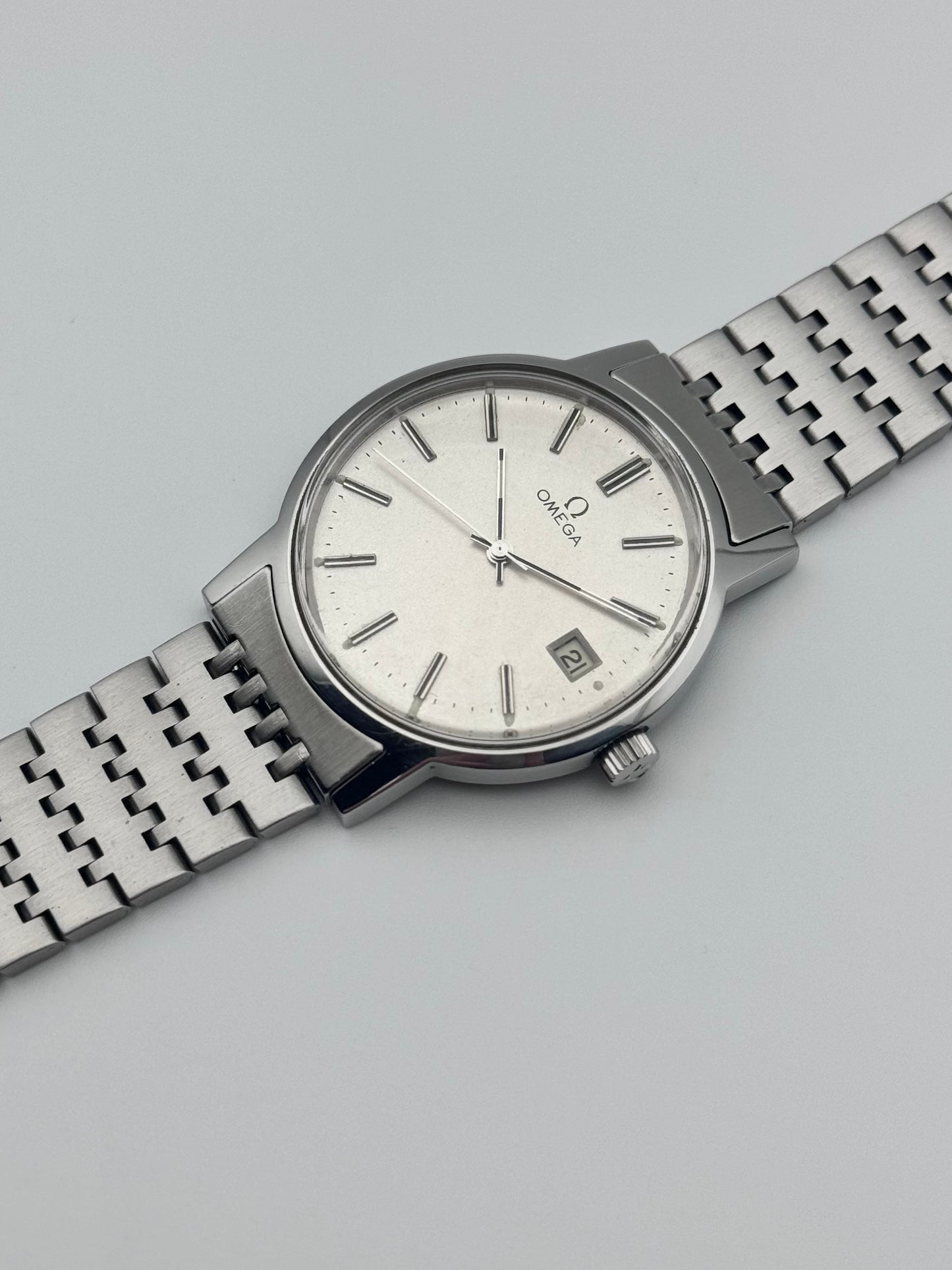 Omega Date Manual Wind 136.0104 - Original Bracelet
