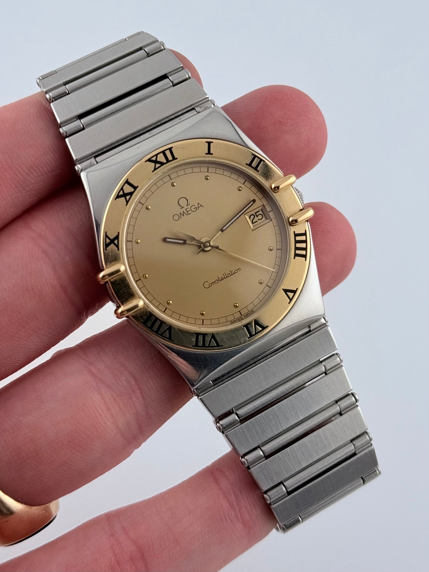 Omega Constellation Manhattan Quartz Date 396.1070 - Original Paperwork