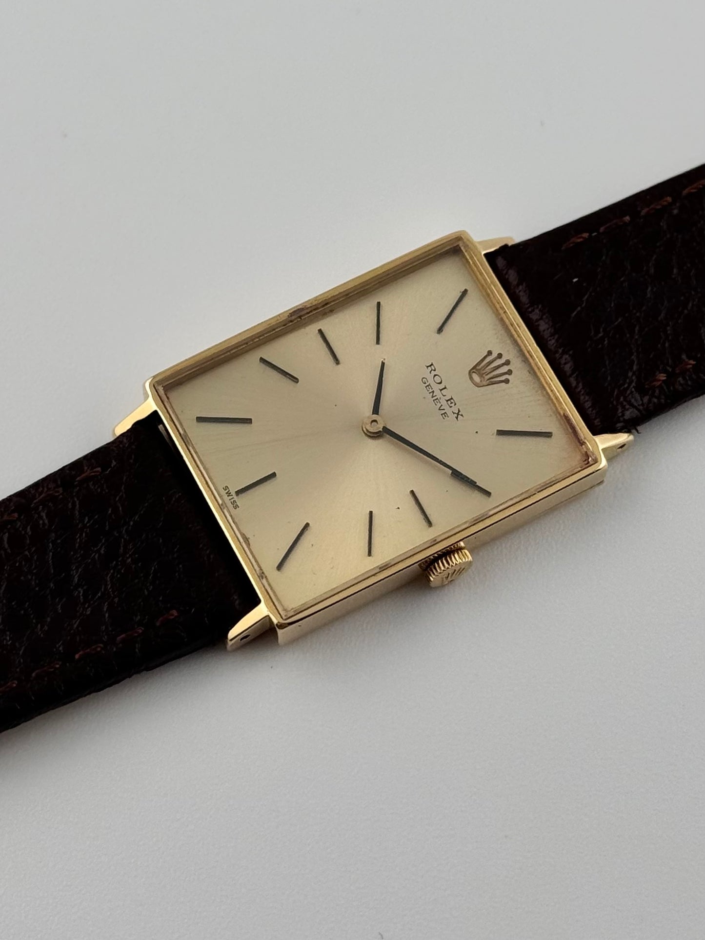 Rolex Cellini Tank Manual Wind - 18K Yellow Gold - 1563