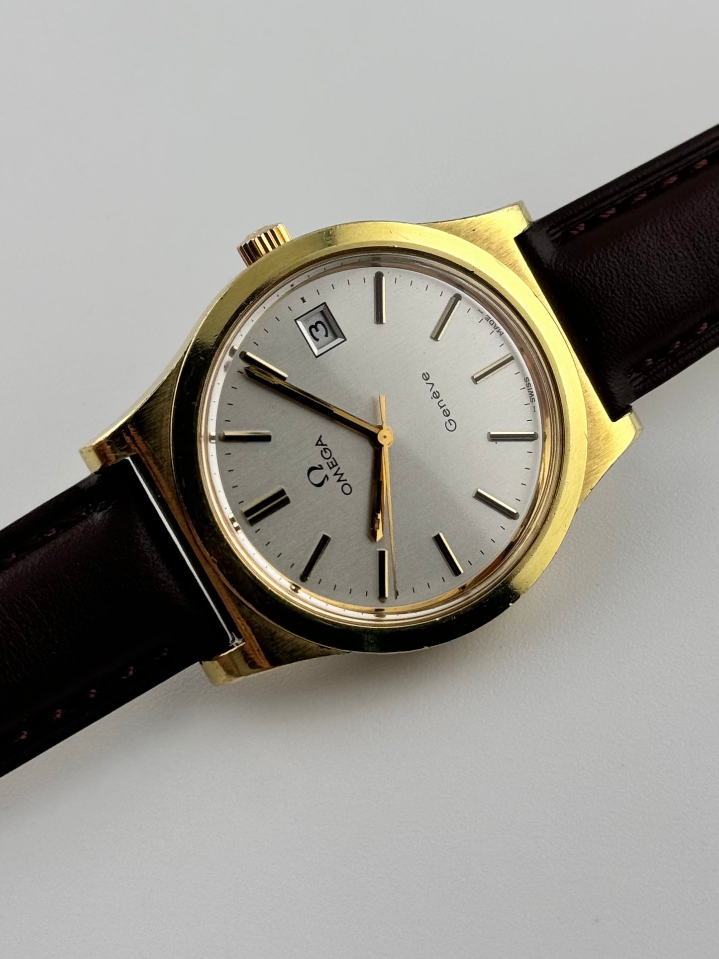 Omega Geneve Date Manual Wind - 136.0102