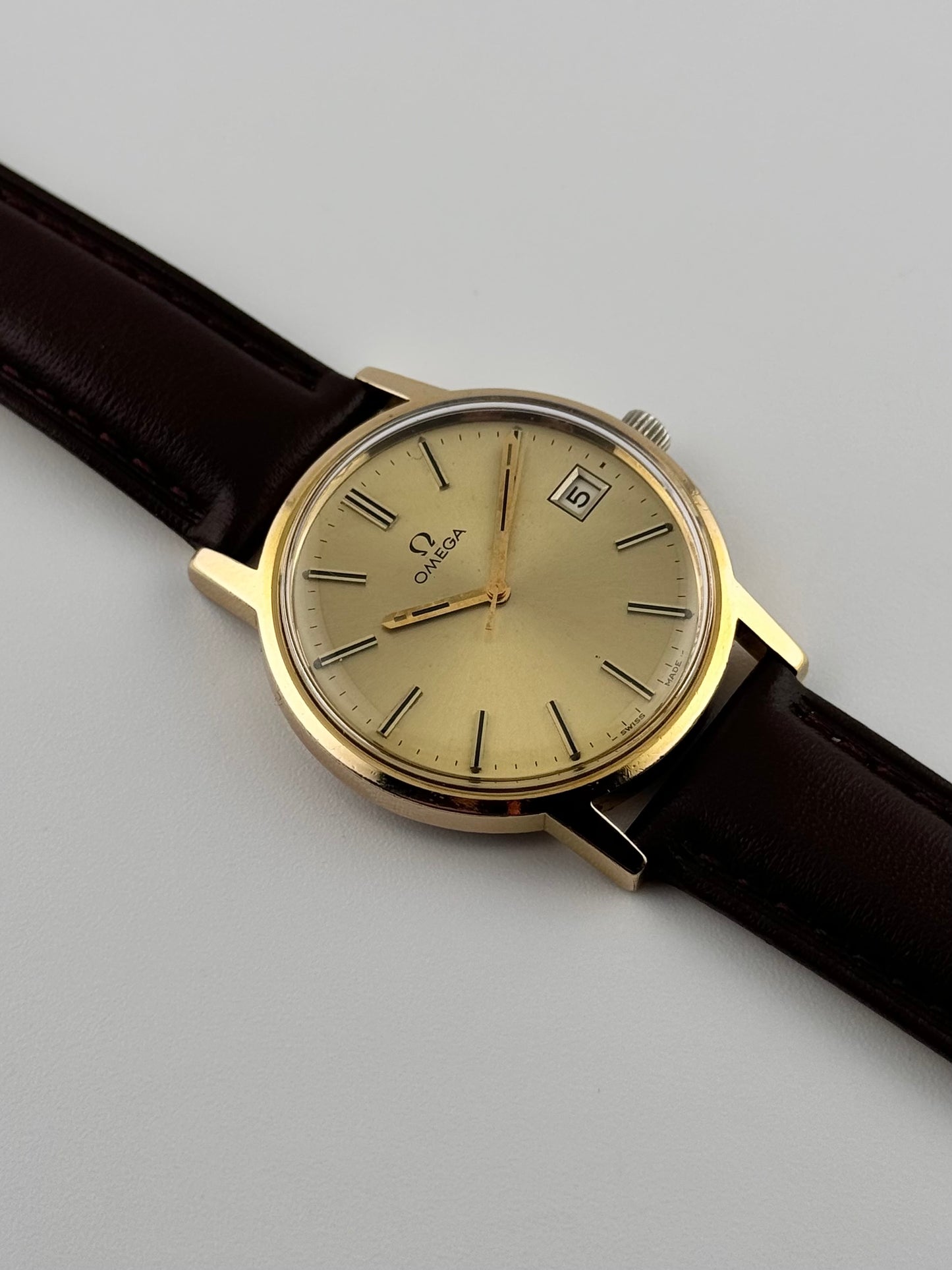Omega Date Manual Wind - 136.0104