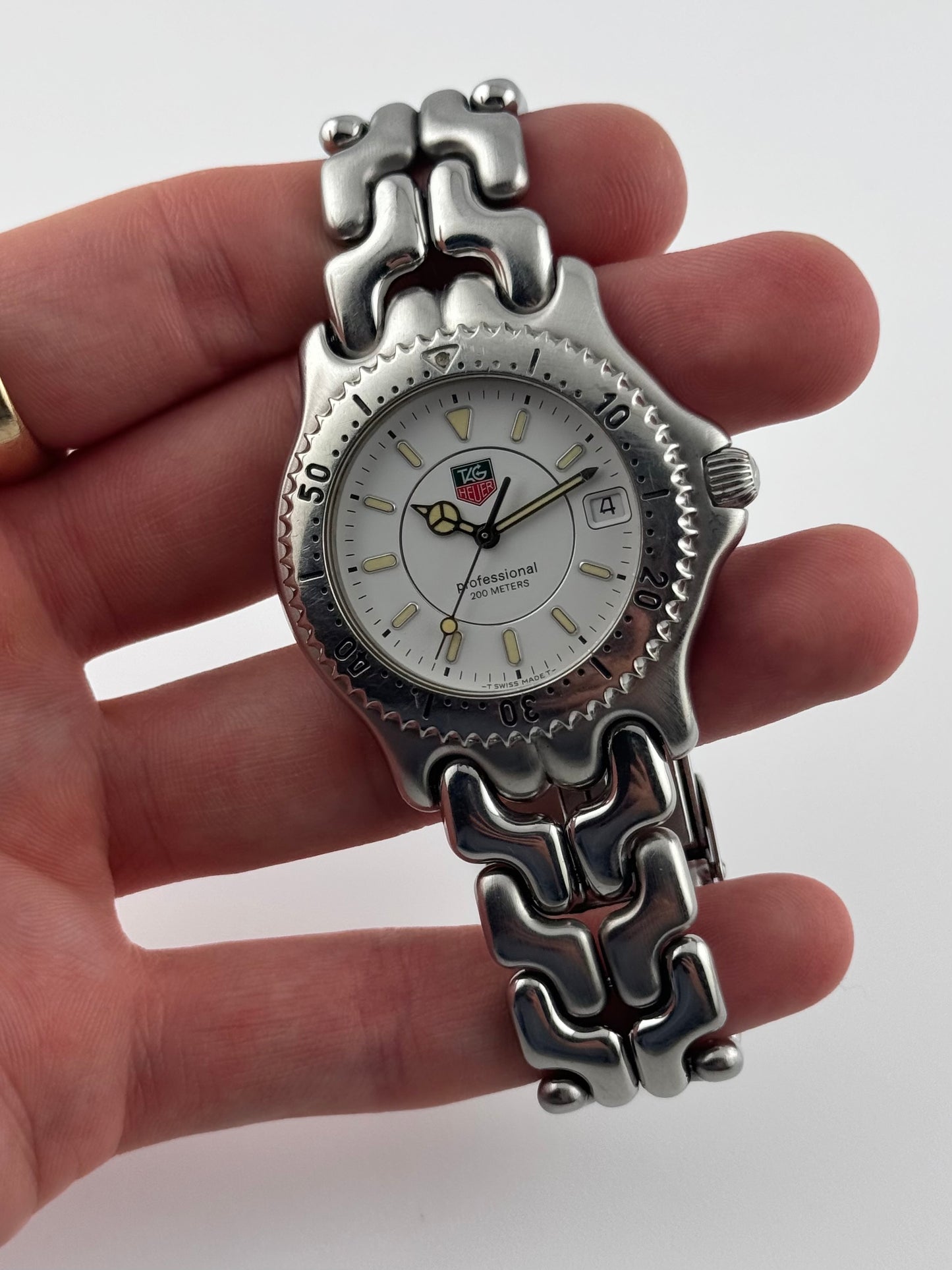 Tag Heuer Professional 200 Quartz Date - WG1112
