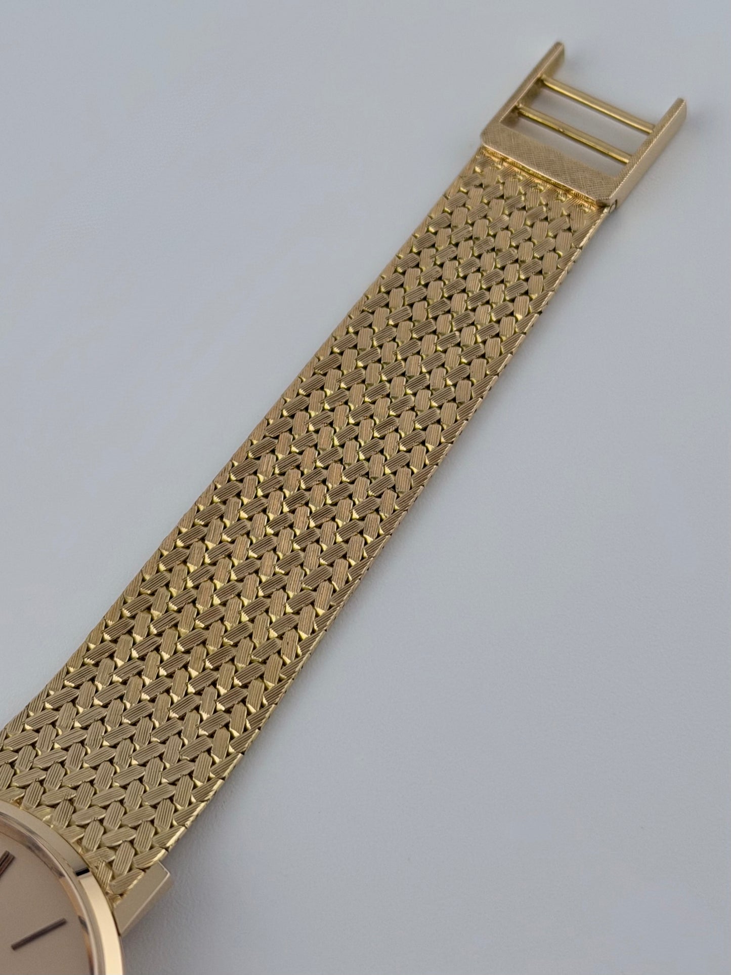 Universal Geneve Manual Wind - Ultra Rare - New Old Stock Khanjar - 18ct Gold