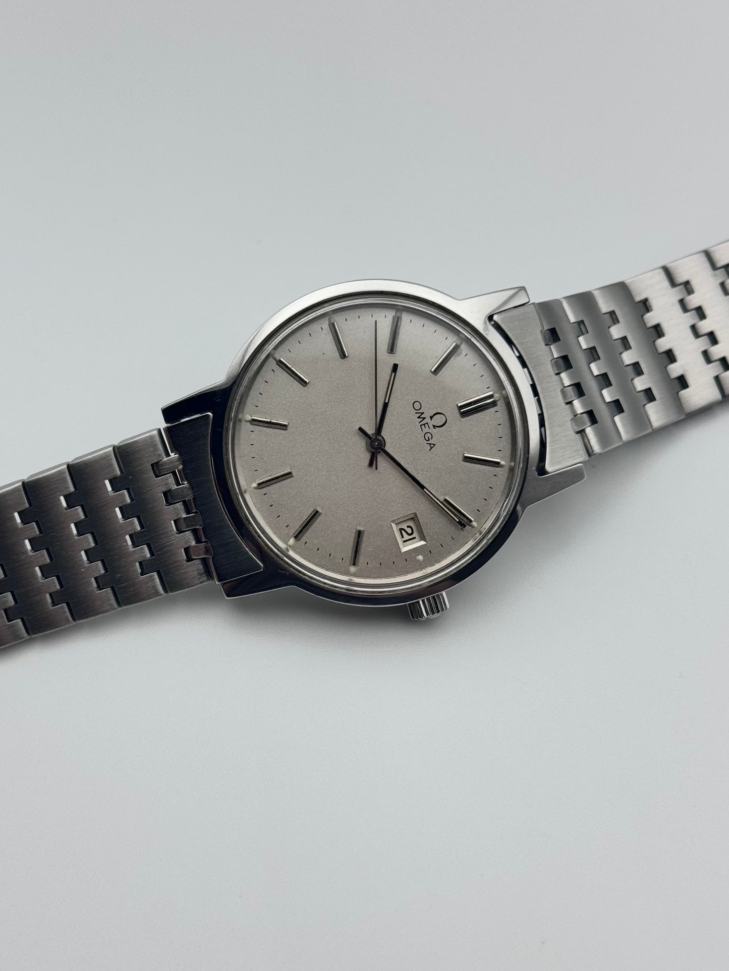 Omega Date Manual Wind 136.0104 - Original Bracelet