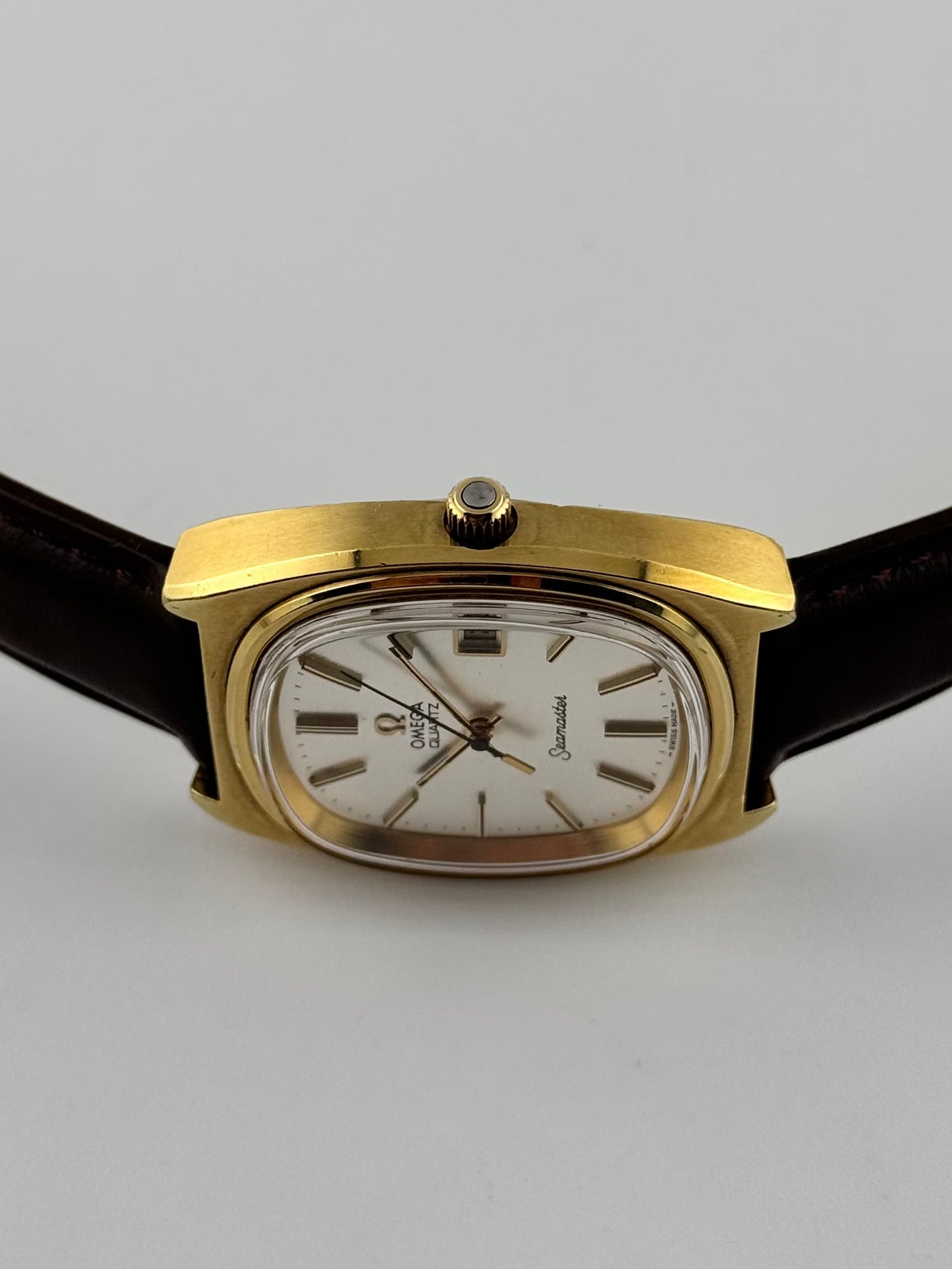 Omega Seamaster Quartz Date 196.0081 - Rare Arc-brushed silver Dial