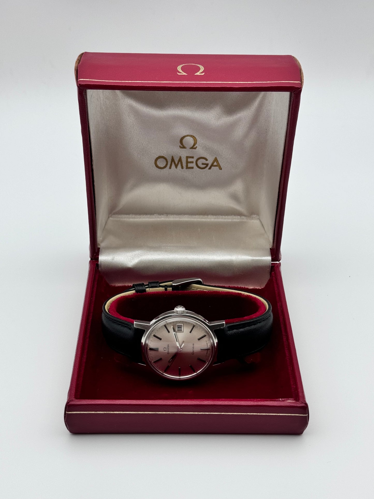 Omega Geneve Manual Wind Date 136.070 - Full Set - Box and Papers