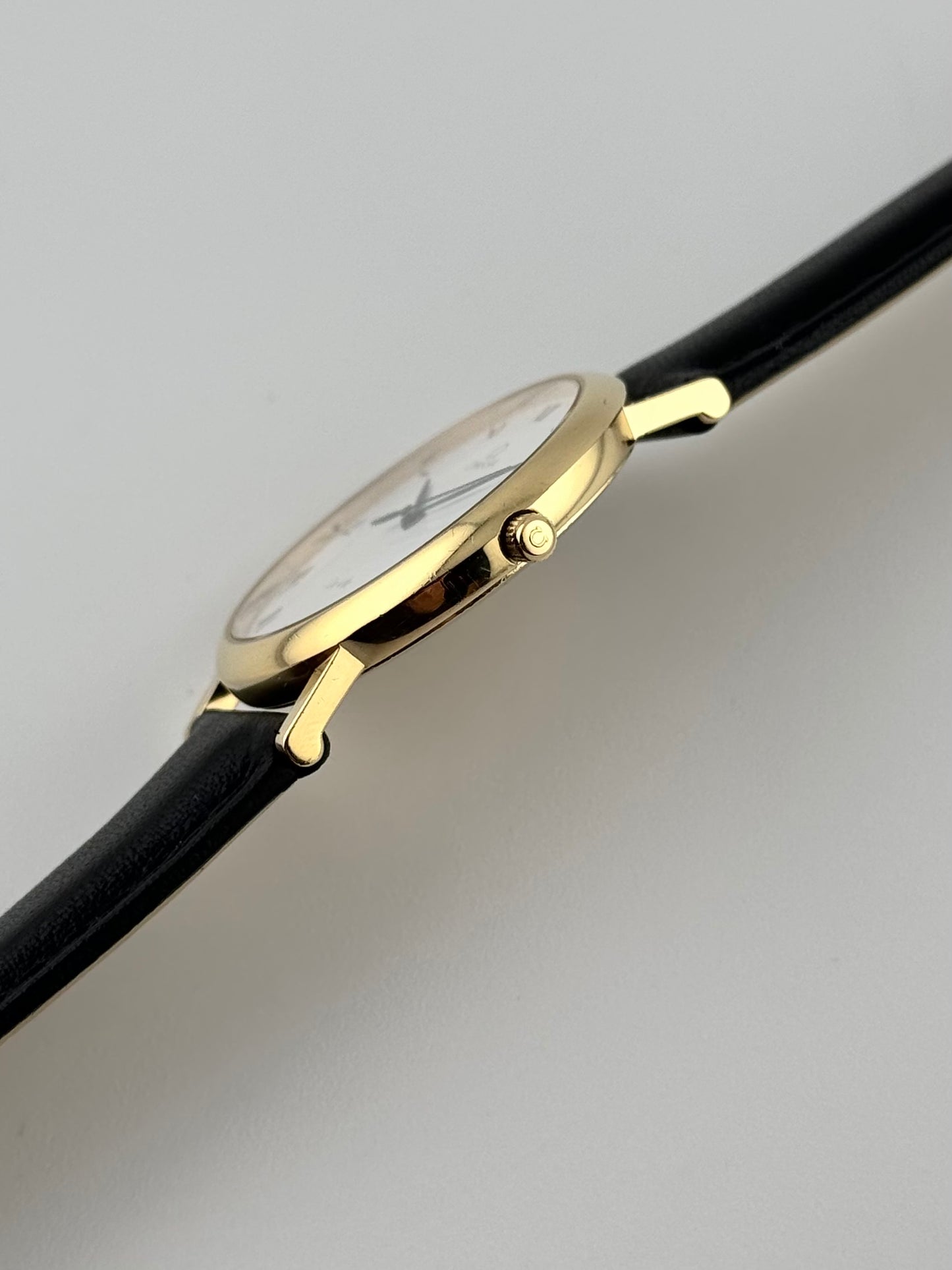 Omega Quartz Date 196.2432 18ct Gold - Box and Papers