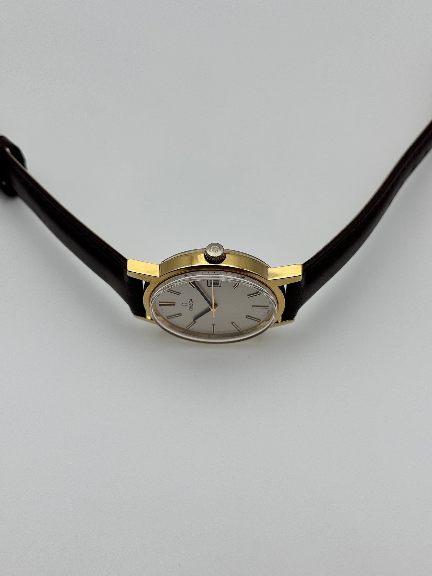 Omega Geneve Date Manual Wind 136.0104