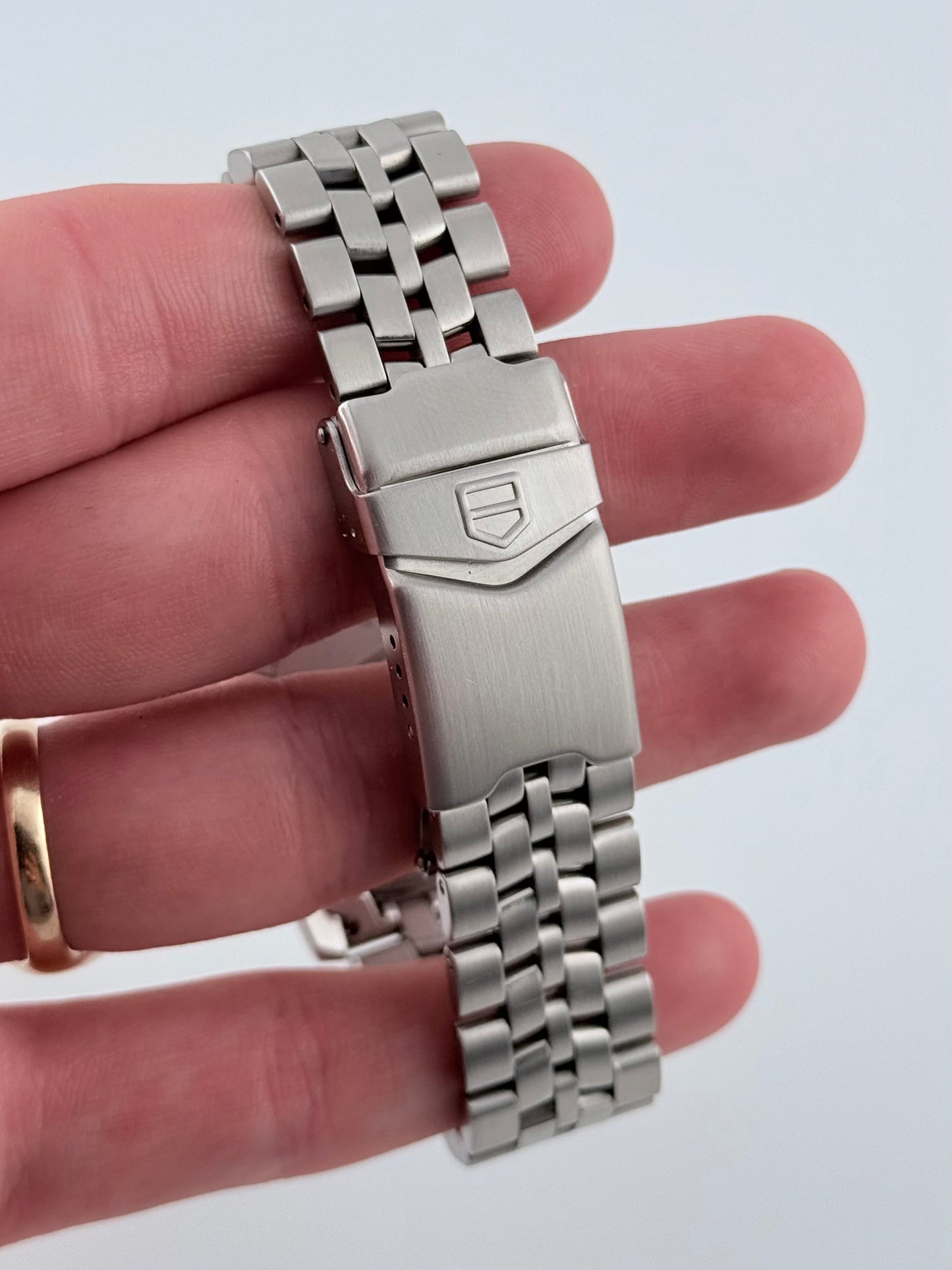 Tag Heuer Professional 200 Quartz Date - WD1213-G-20