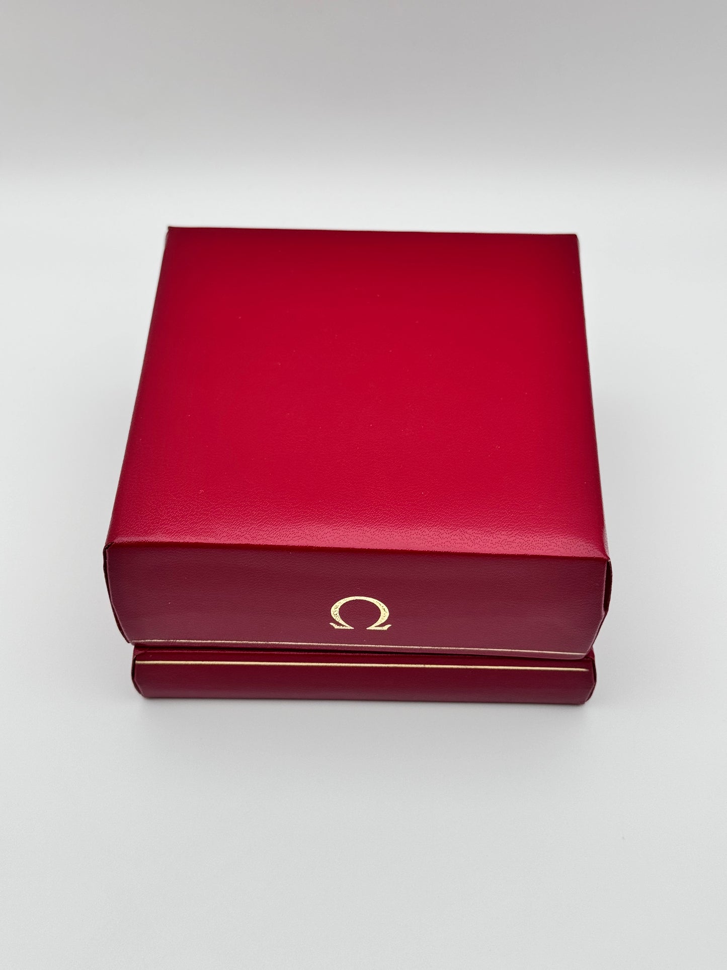 Omega Geneve Manual Wind 9ct Gold - 132.5017 - Original Box and Papers