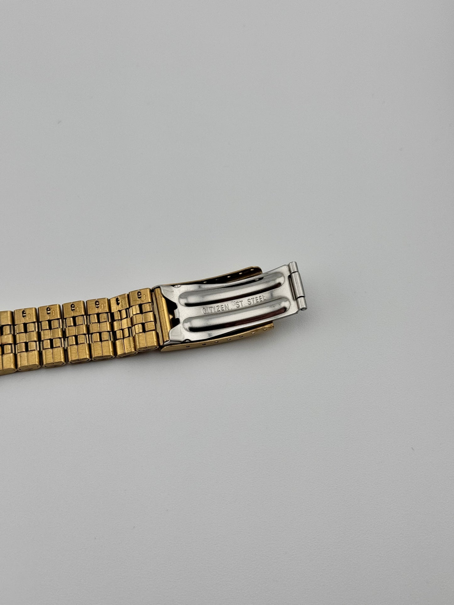 Citizen CQ Quartz Day-Date - 6100 - NOS - Box and Papers