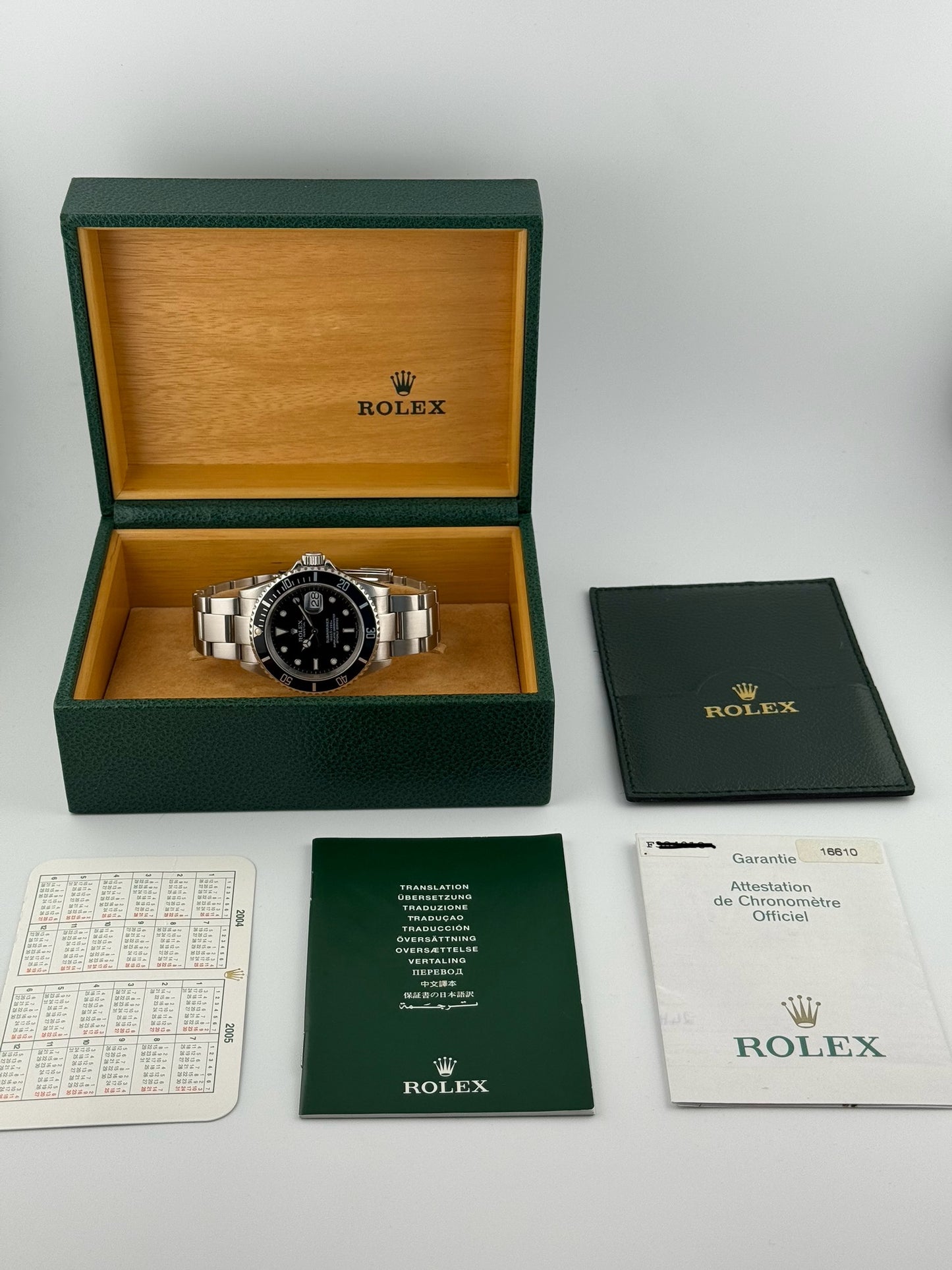 Rolex Oyster Perpetual Submariner Date - 16610 - Box and Papers - Collectors Set