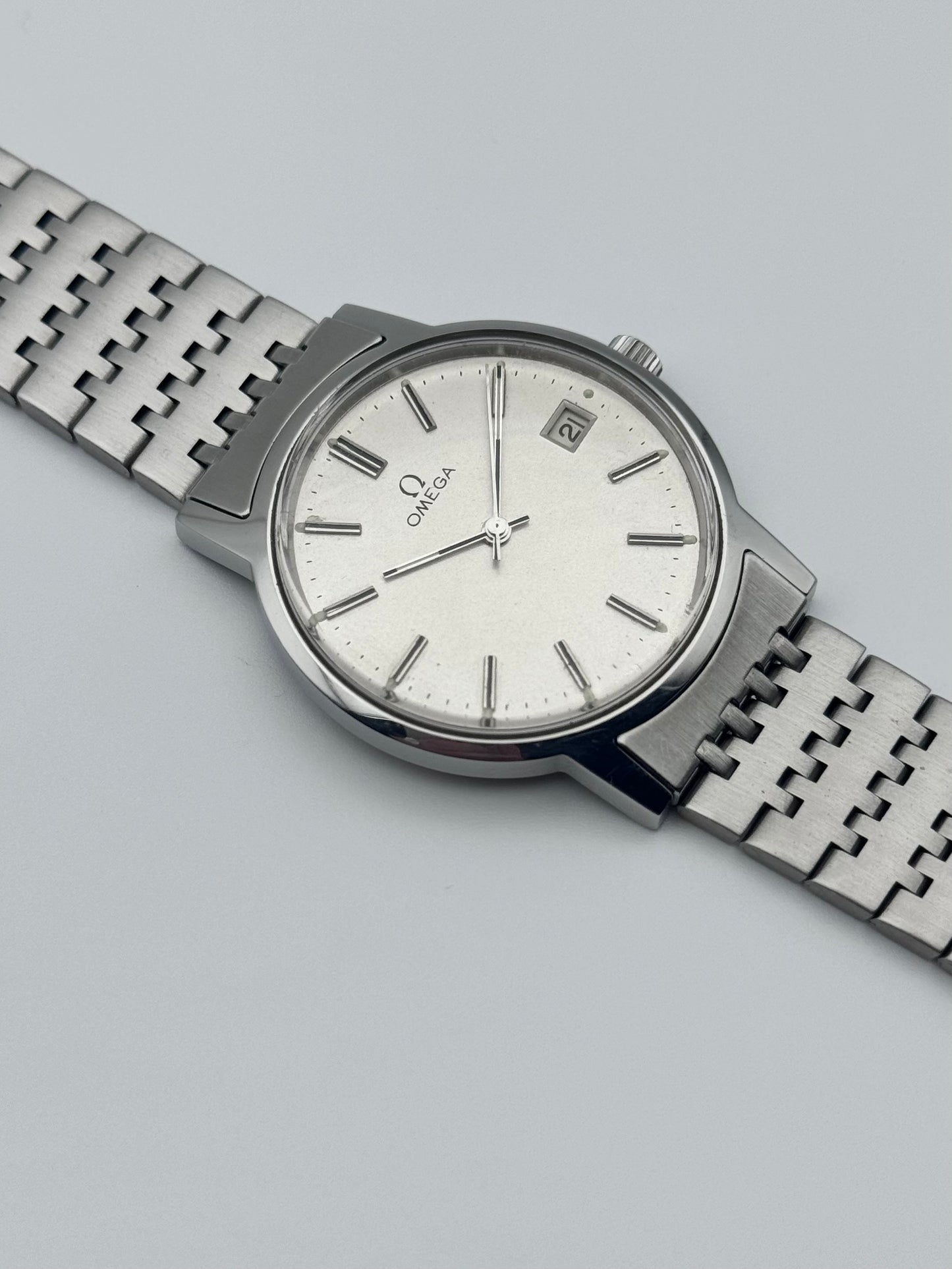 Omega Date Manual Wind 136.0104 - Original Bracelet