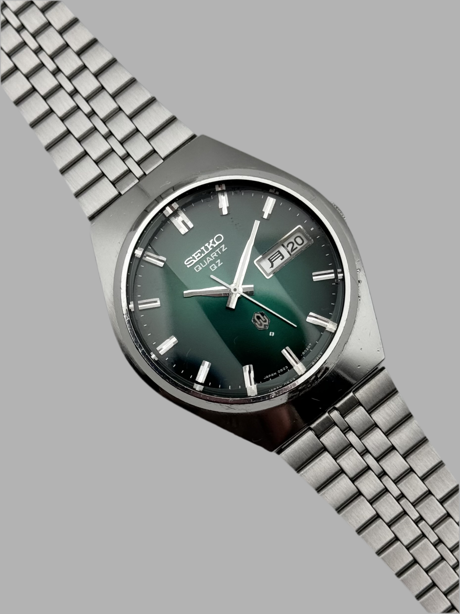 Seiko QZ Quartz JDM - 0923-8020 - Green Dial - Faceted Crystal Seiko QZ Quartz JDM - 0923-8020 - Green Dial - Faceted Crystal
