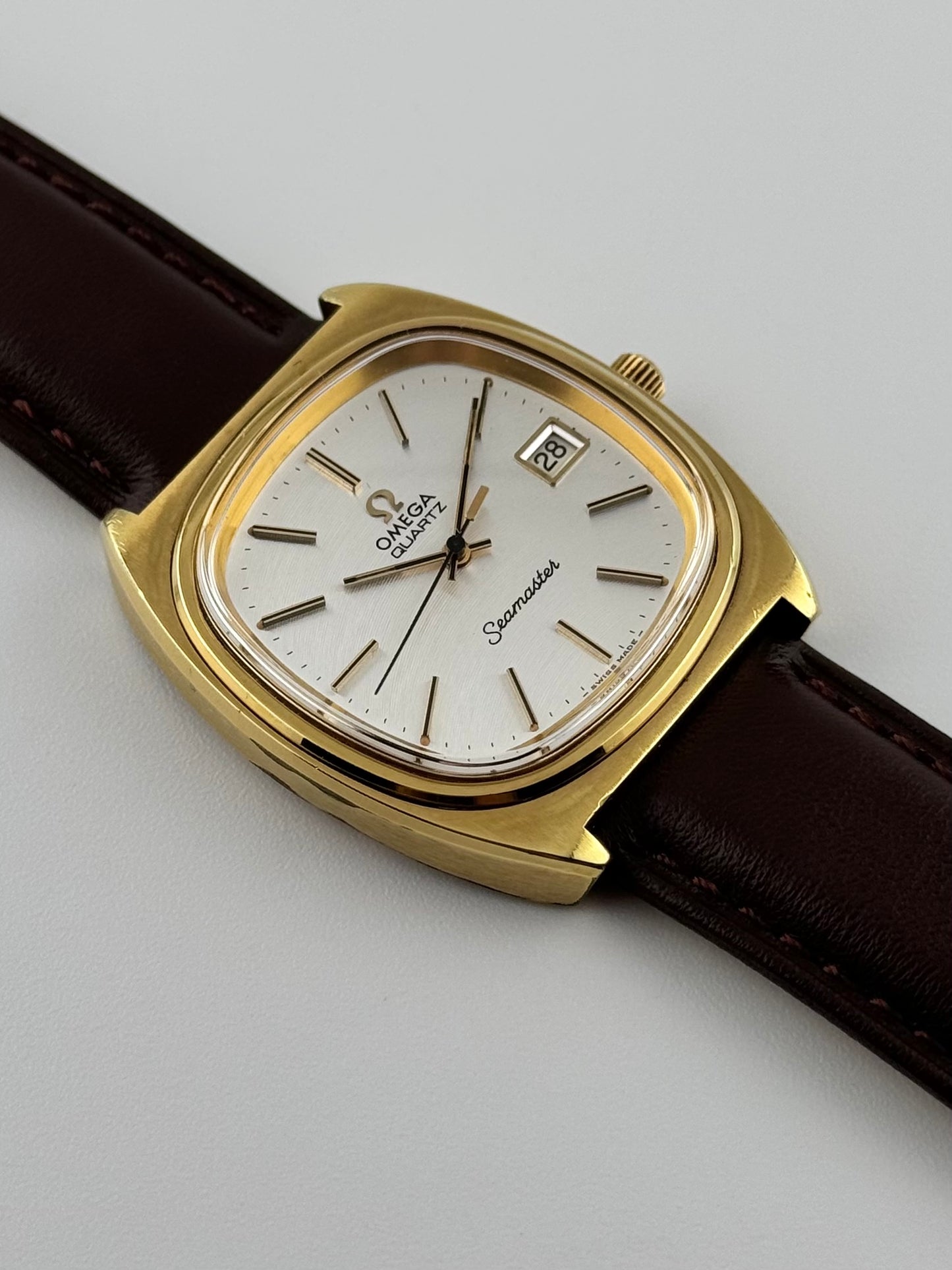 Omega Seamaster Quartz Date 196.0081 - Rare Arc-brushed silver Dial