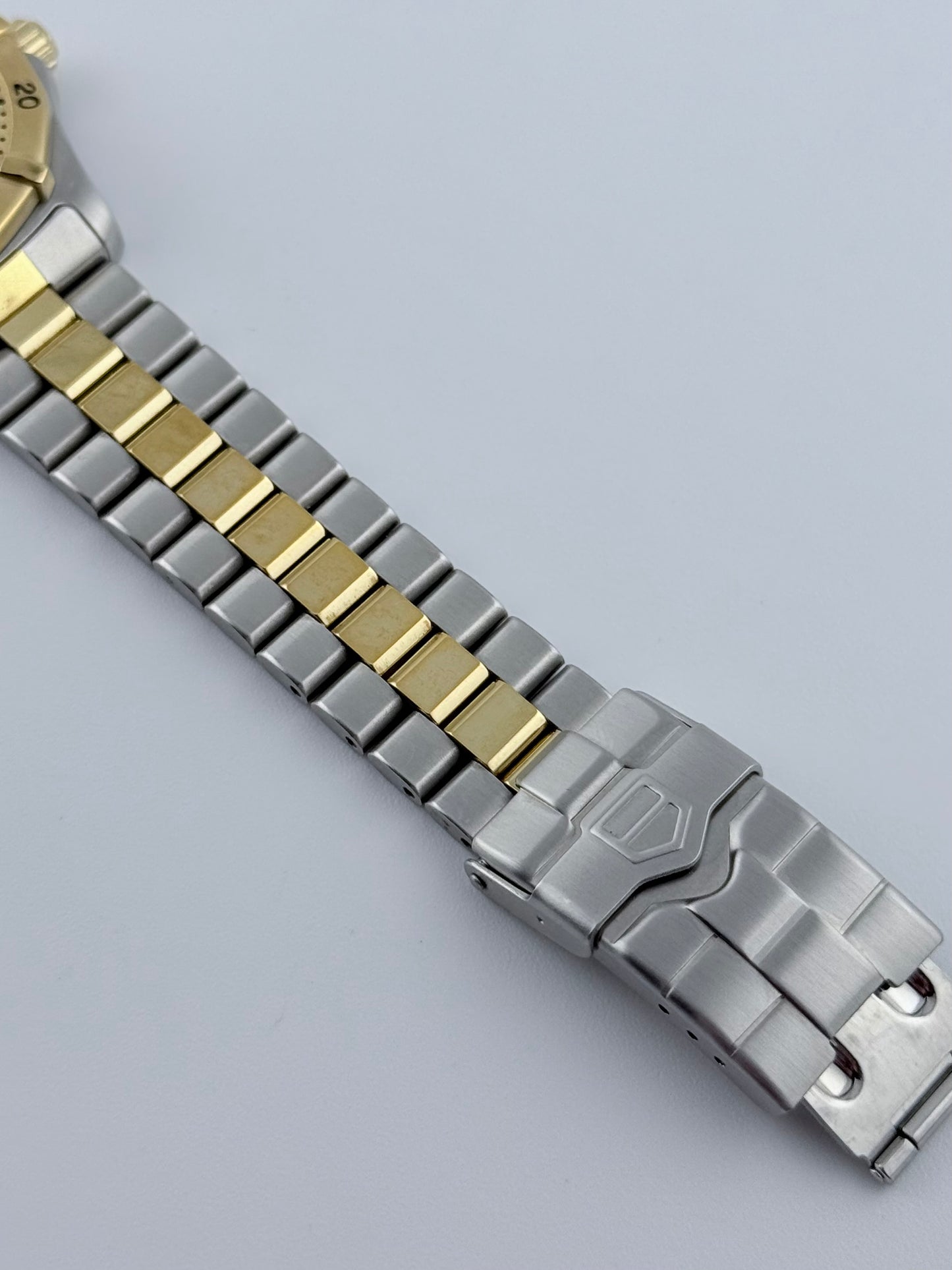 Tag Heuer Professional 200 Quartz Date - WK1220