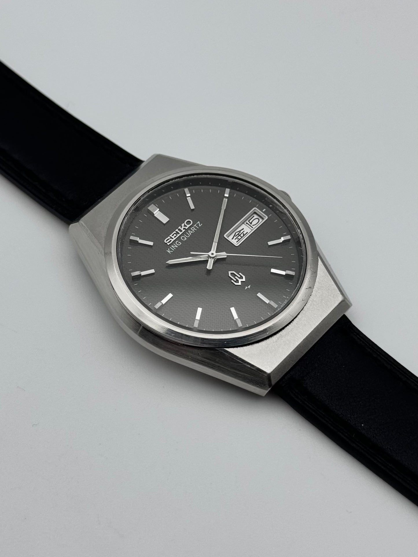 Seiko King Quartz JDM Japanese Day-Date - 5856-8020 - Rare Textured Dial