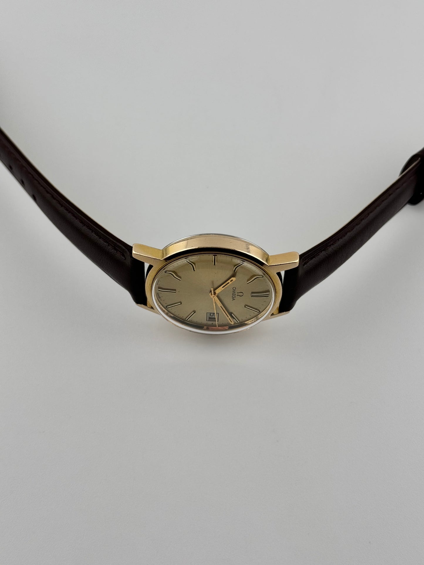 Omega Date Manual Wind - 136.0104