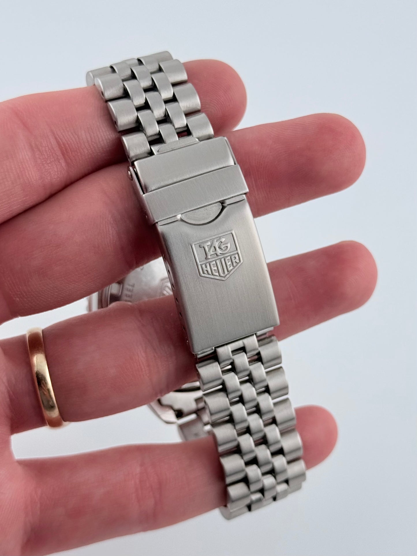 Tag Heuer Professional 1000 Quartz Date 200m 980.013B