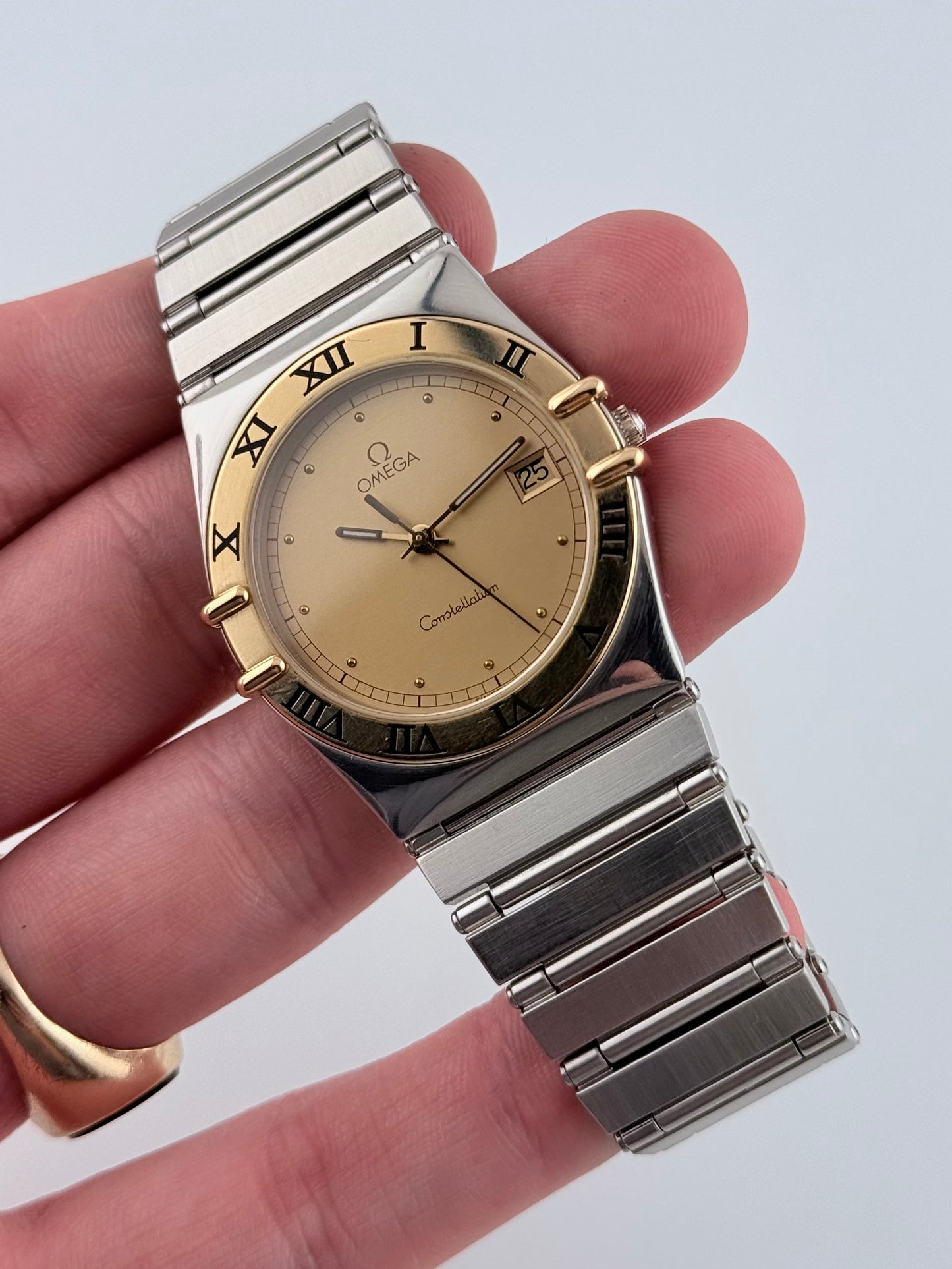 Omega Constellation Manhattan Quartz Date 396.1070 - Original Paperwork