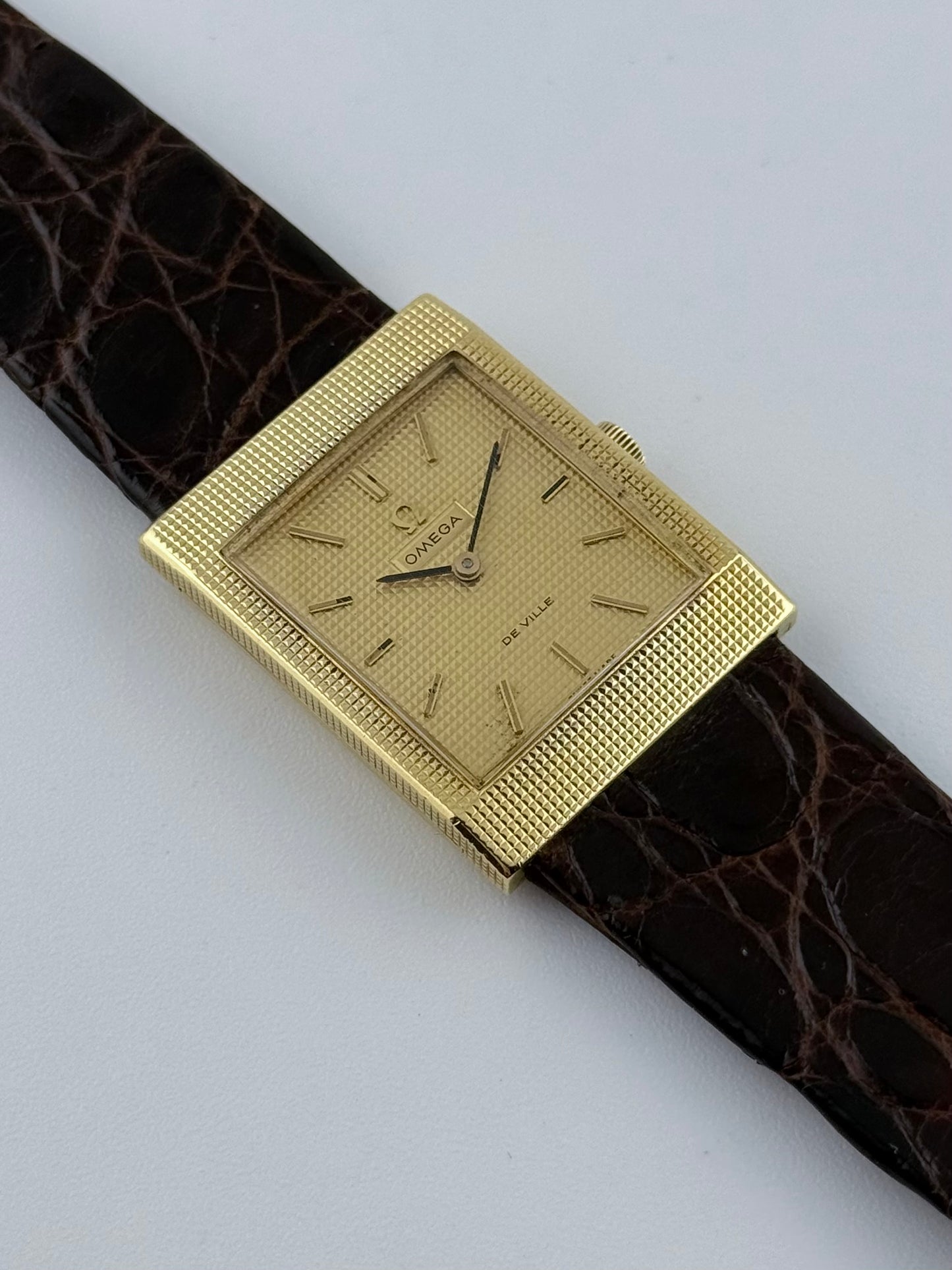 Omega De Ville Tank Manual Wind 111.081 - 18ct Gold - with Rare Box