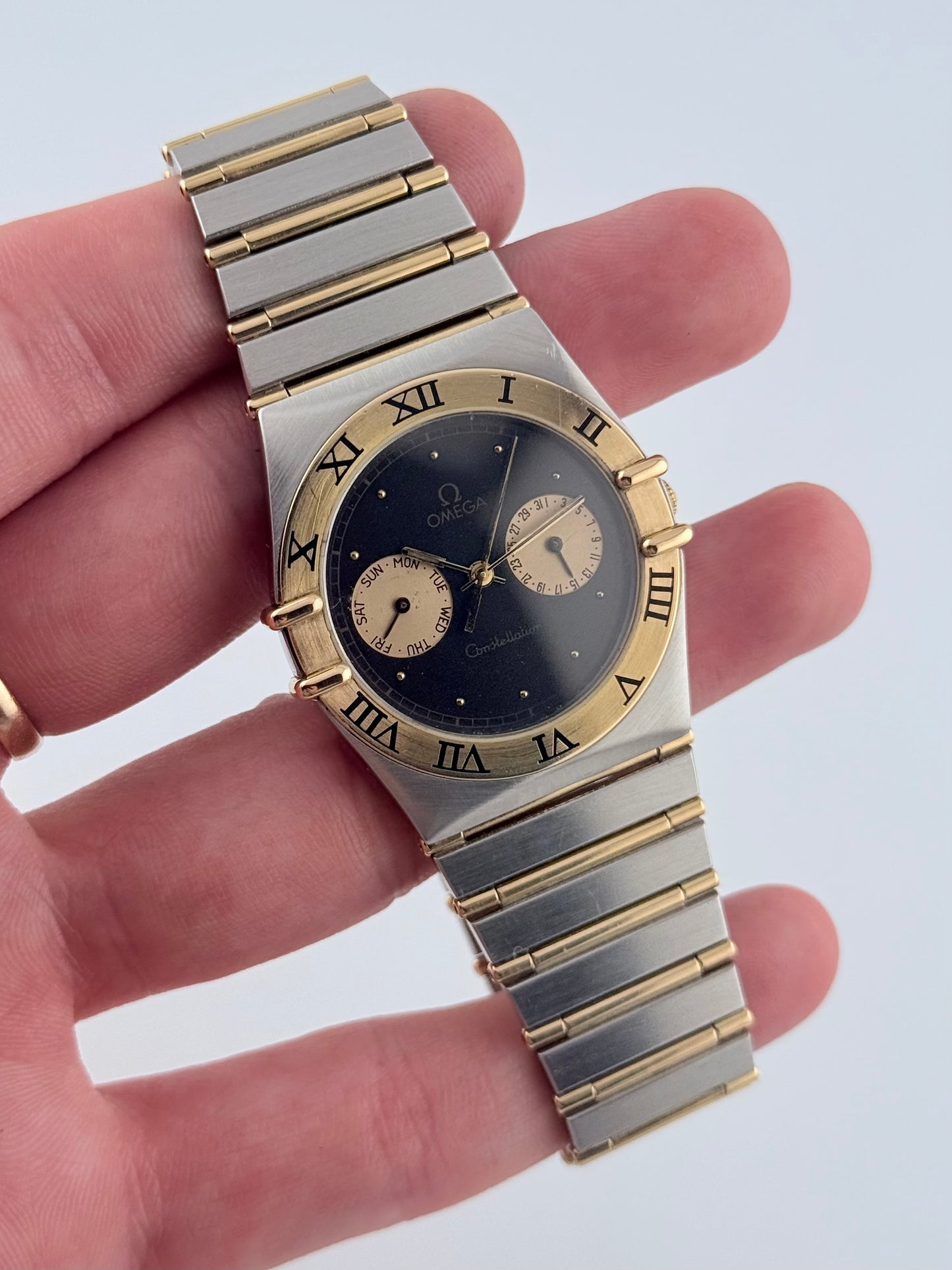 Omega Constellation Quartz Day Date 396.1070 - Original Box & Receipt