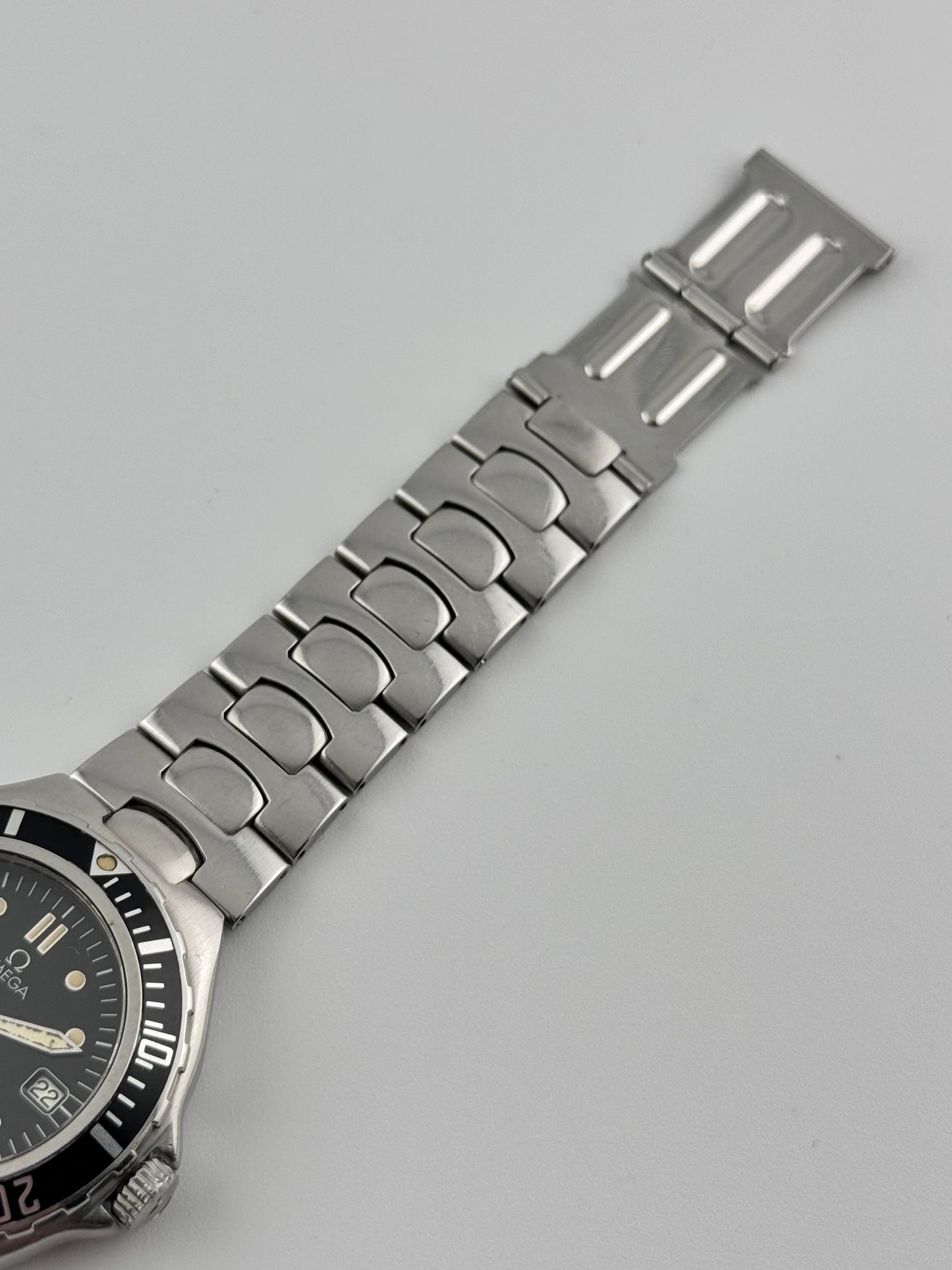 Omega Seamaster 200 Quartz Pre Bond - 396.1052