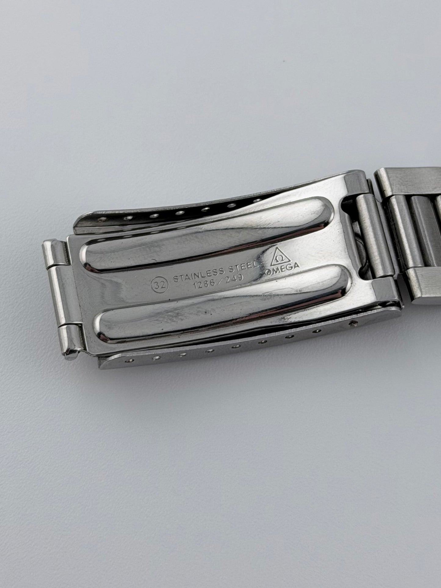 Omega Geneve Automatic Date - 166.0174
