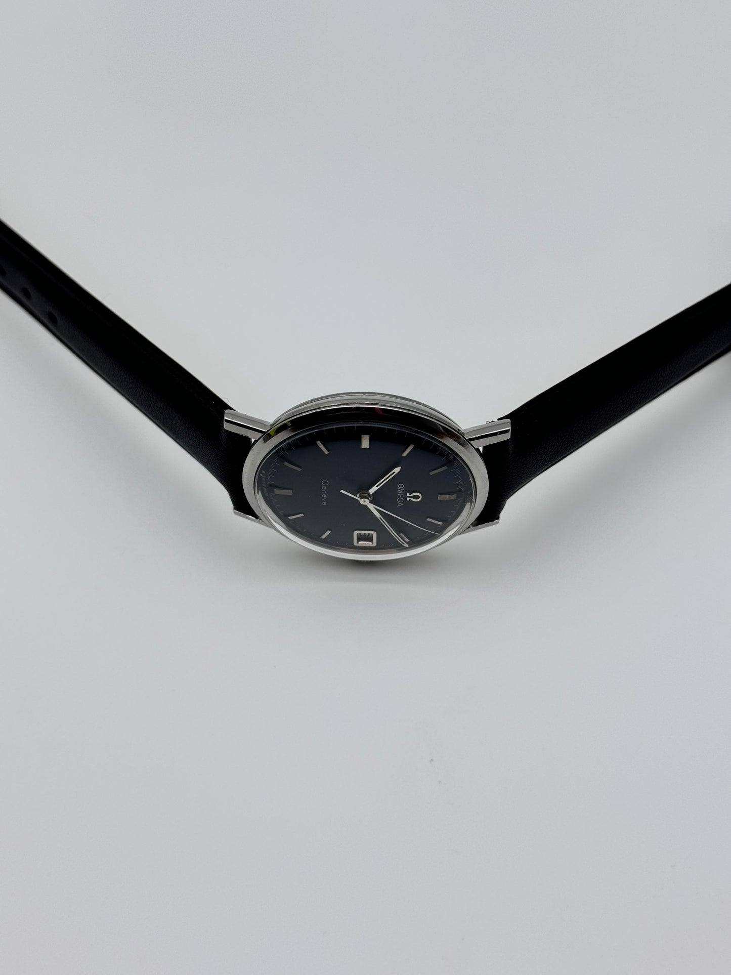 Omega Geneve Manual Wind Date - 132.019 - Rare Blue Dial Variant