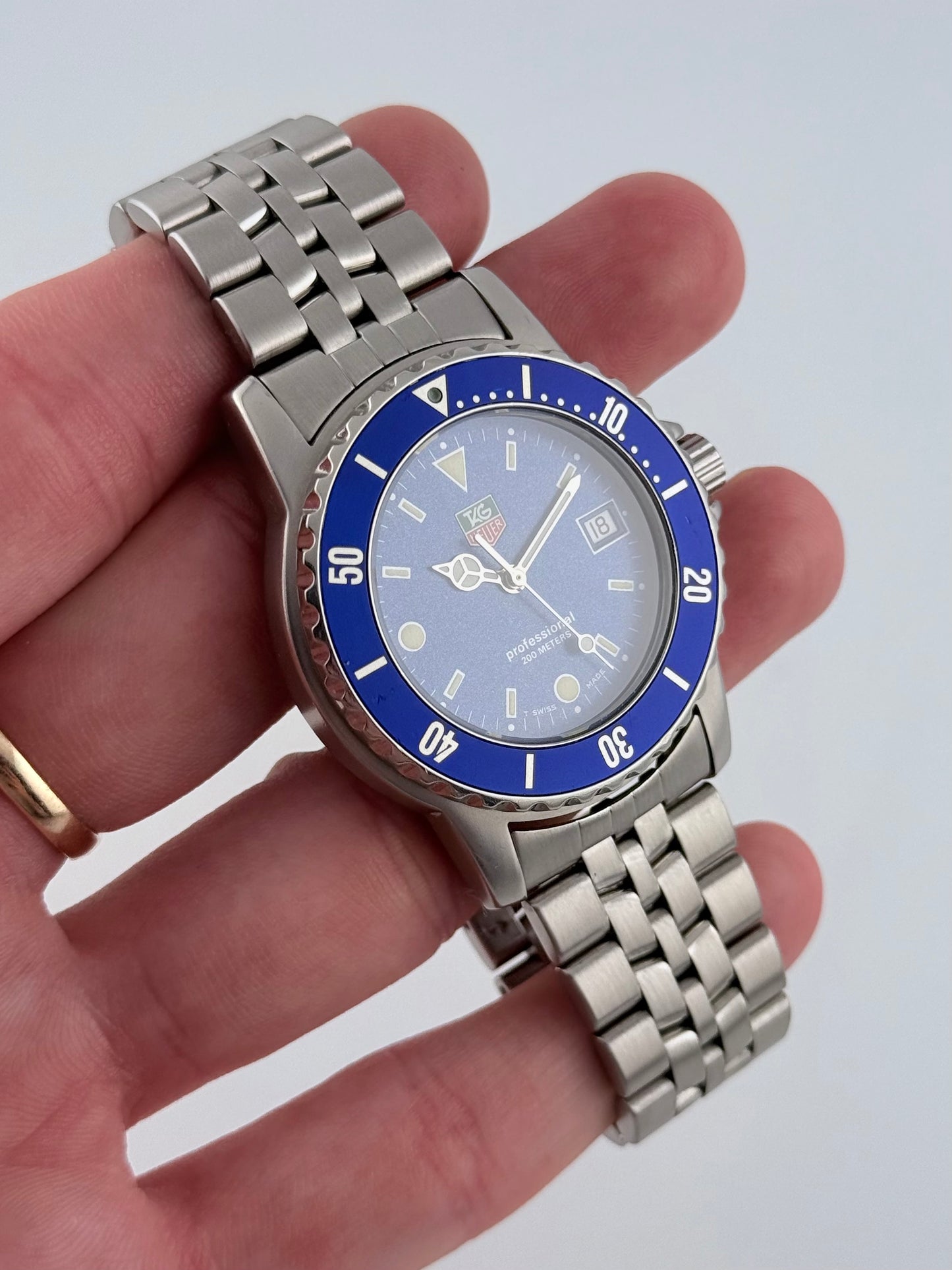Tag Heuer Professional 200 Quartz Date - WD1214-G-20